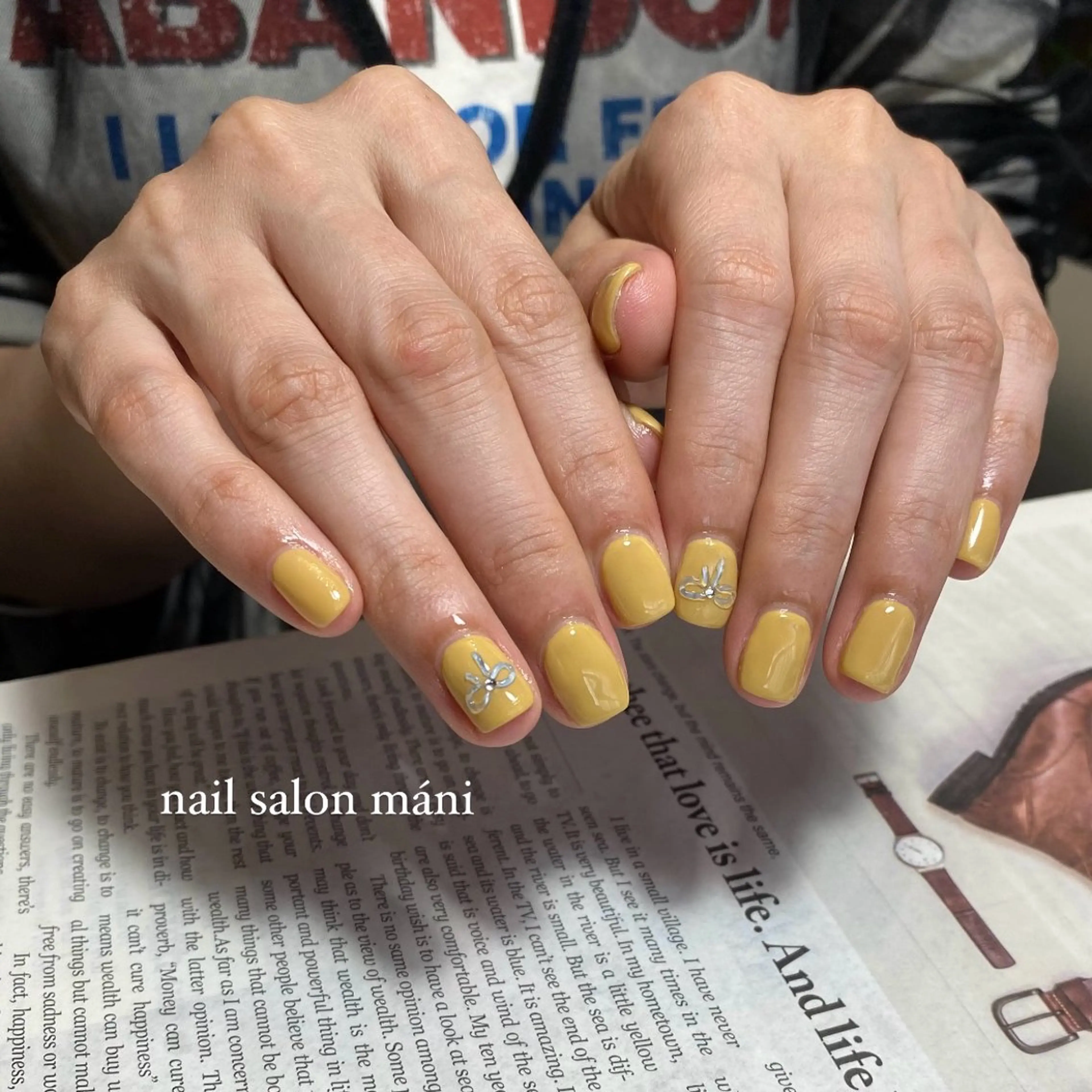 ネイル ニュアンスネイル ワンカラーネイル ぷっくりネイル リボン 黄色 ハンドネイル ハンドケア nail salon maniのネイルデザイン