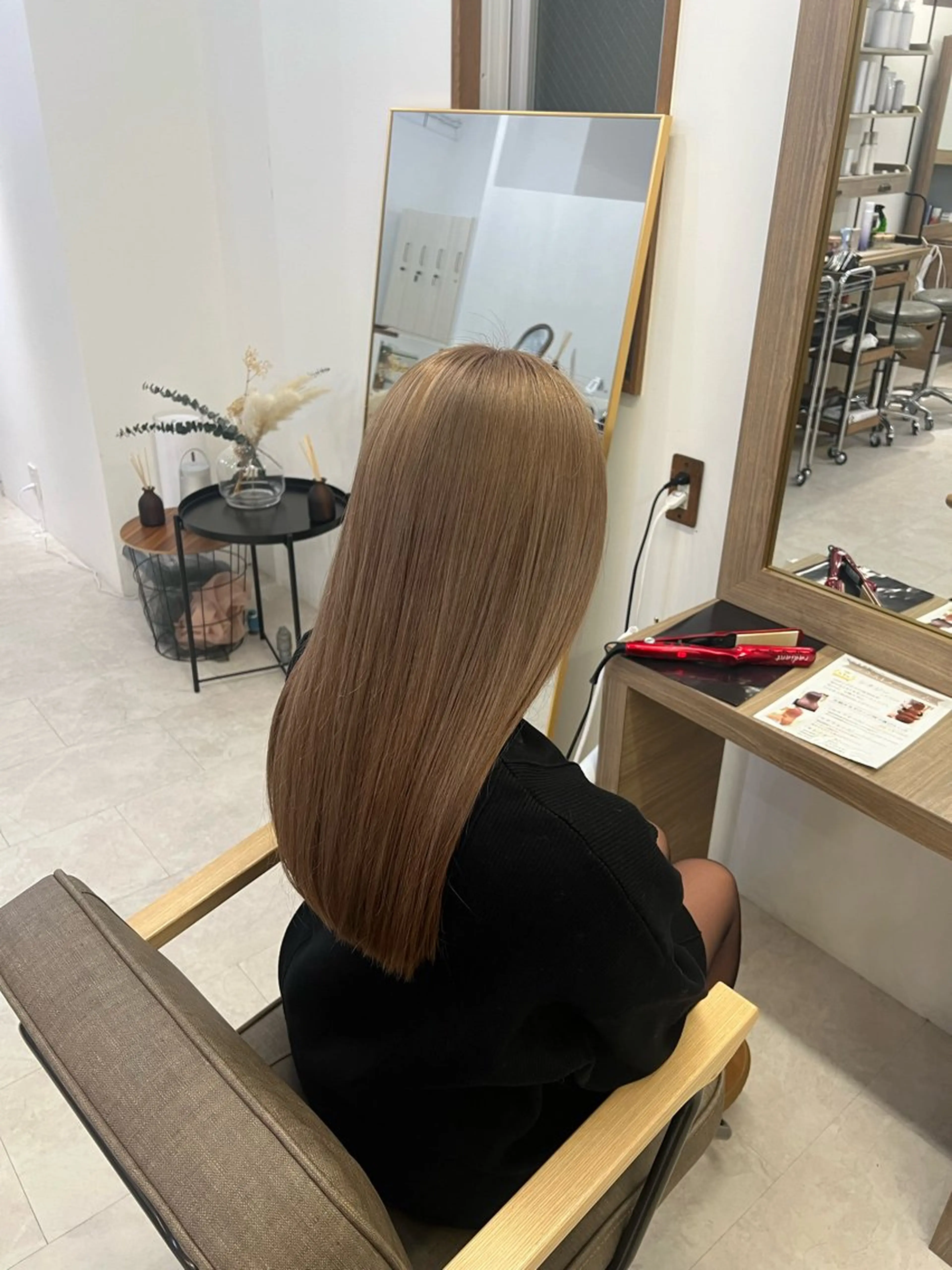 ロング カラー ベージュカラー ブリーチ ミルクティーベージュ モテ髪美容師♡ ひなたのヘアスタイル