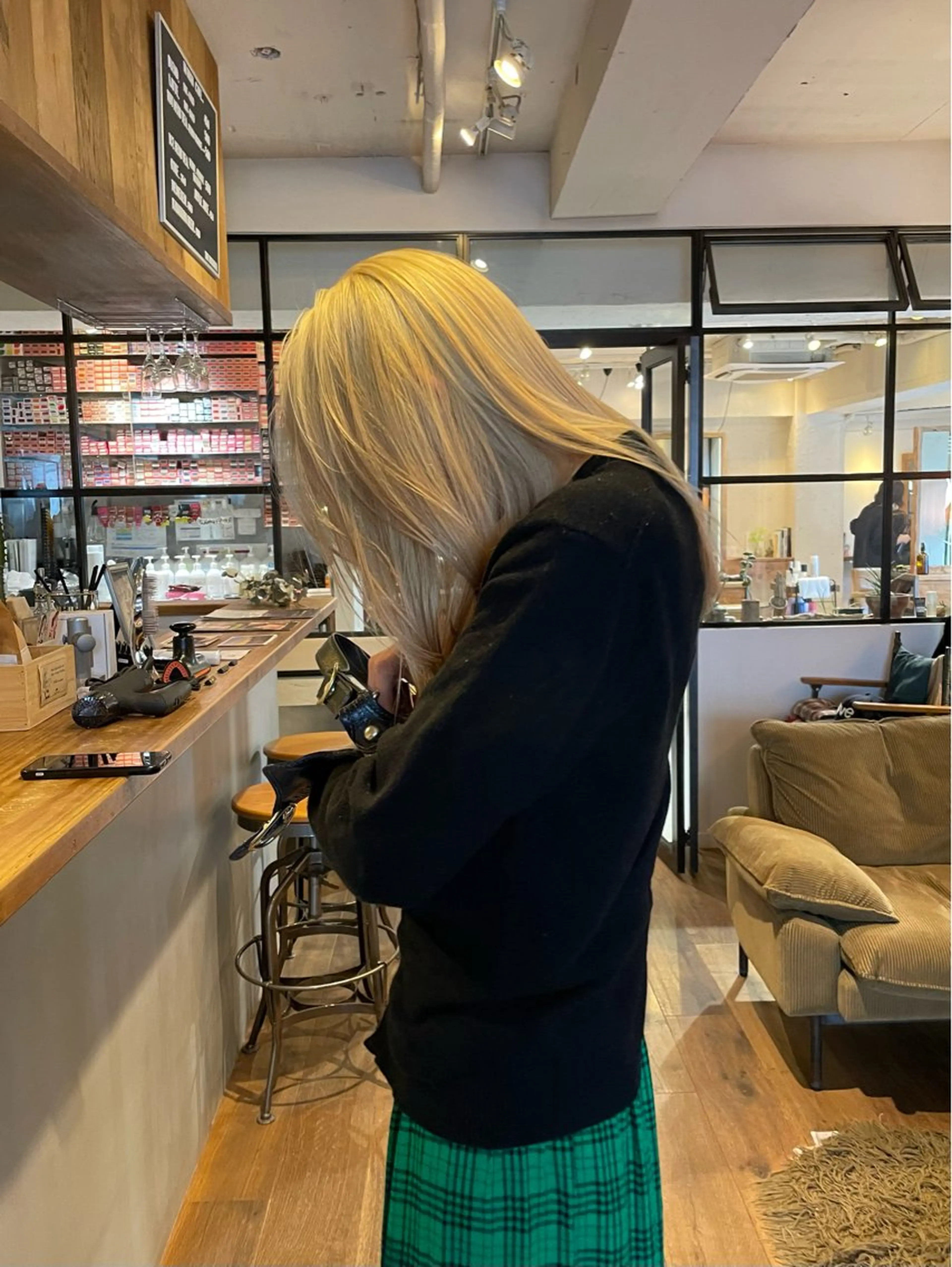 ロング カラー 抜きっぱなしブロンド ファッションに 溶け込むstyleのヘアスタイル