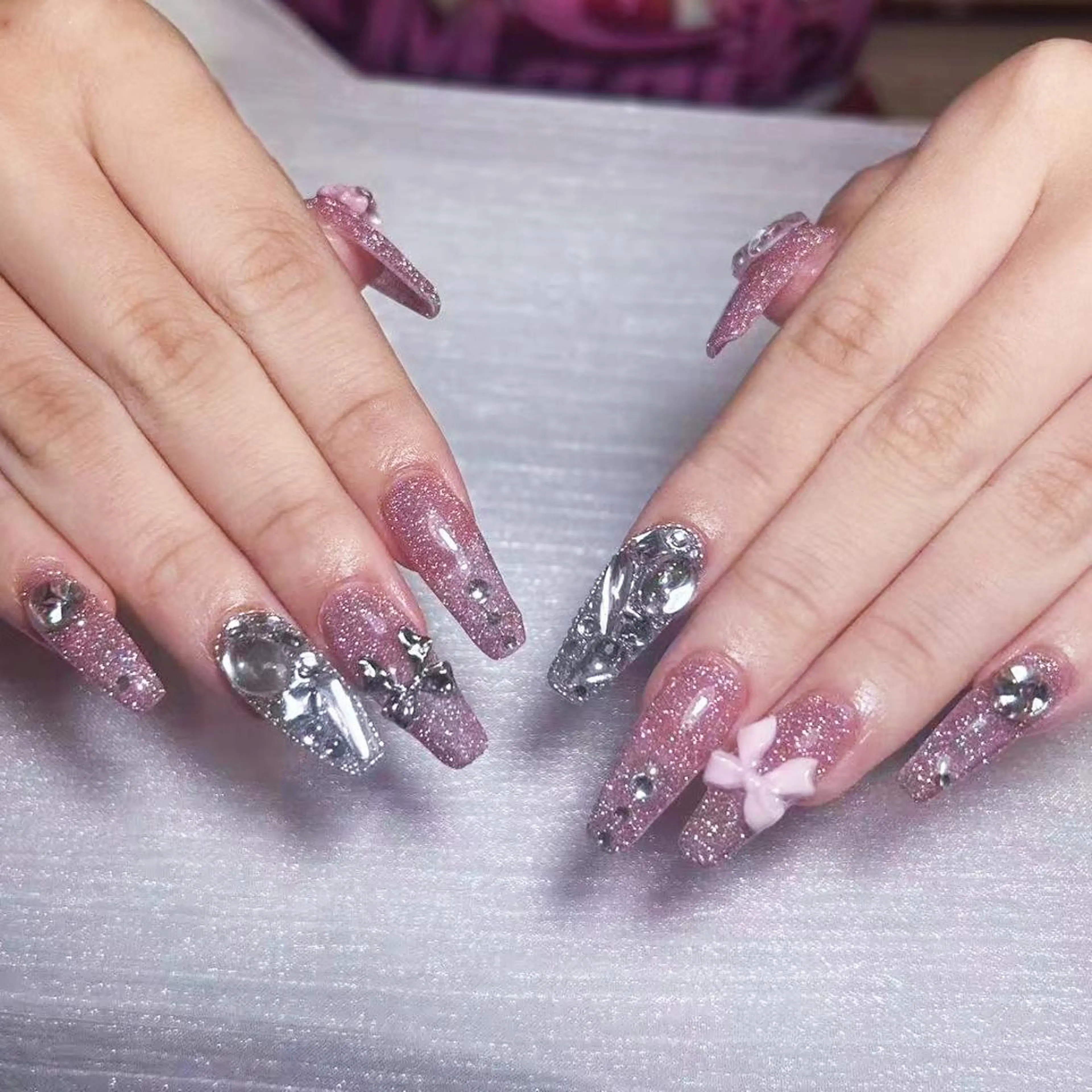 ネイル アートネイル オーロラネイル ガーリー キラキラネイル 韓国ネイル ハンドネイル リナ 💅のネイルデザイン