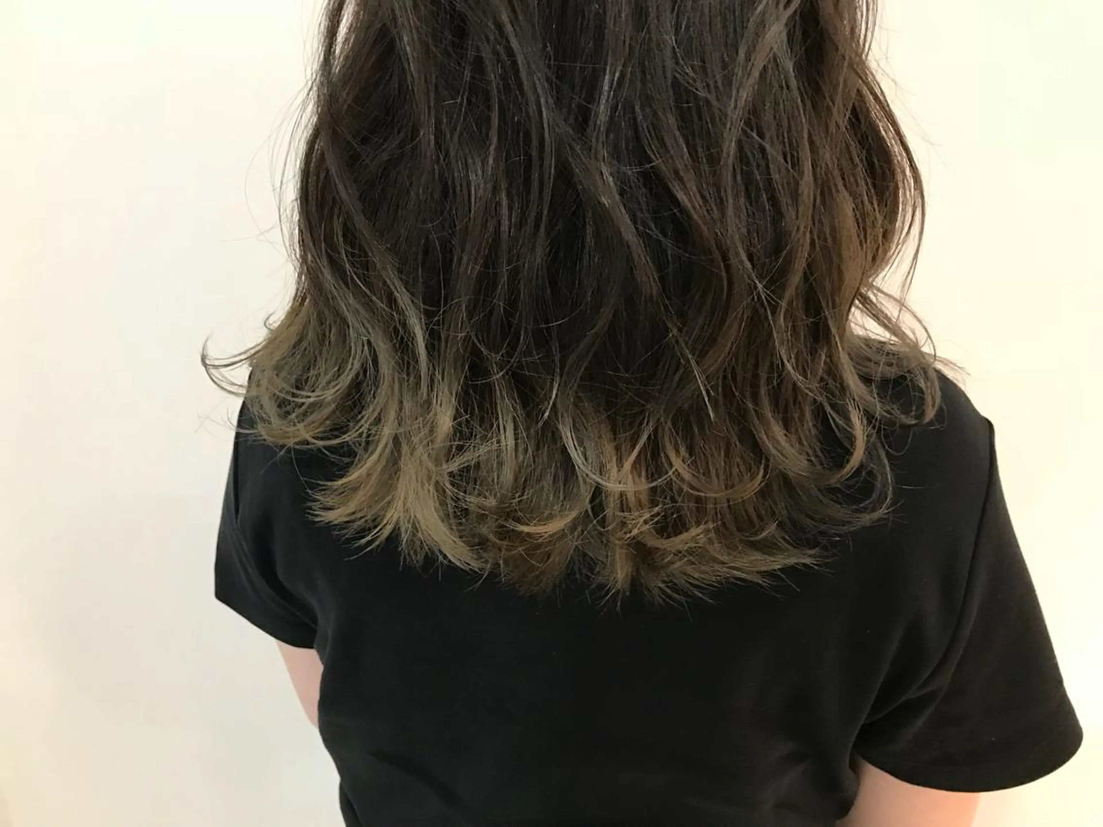 ミディアム カラー グラデーションカラー ウルフカット レイヤーカット上柿のヘアスタイル
