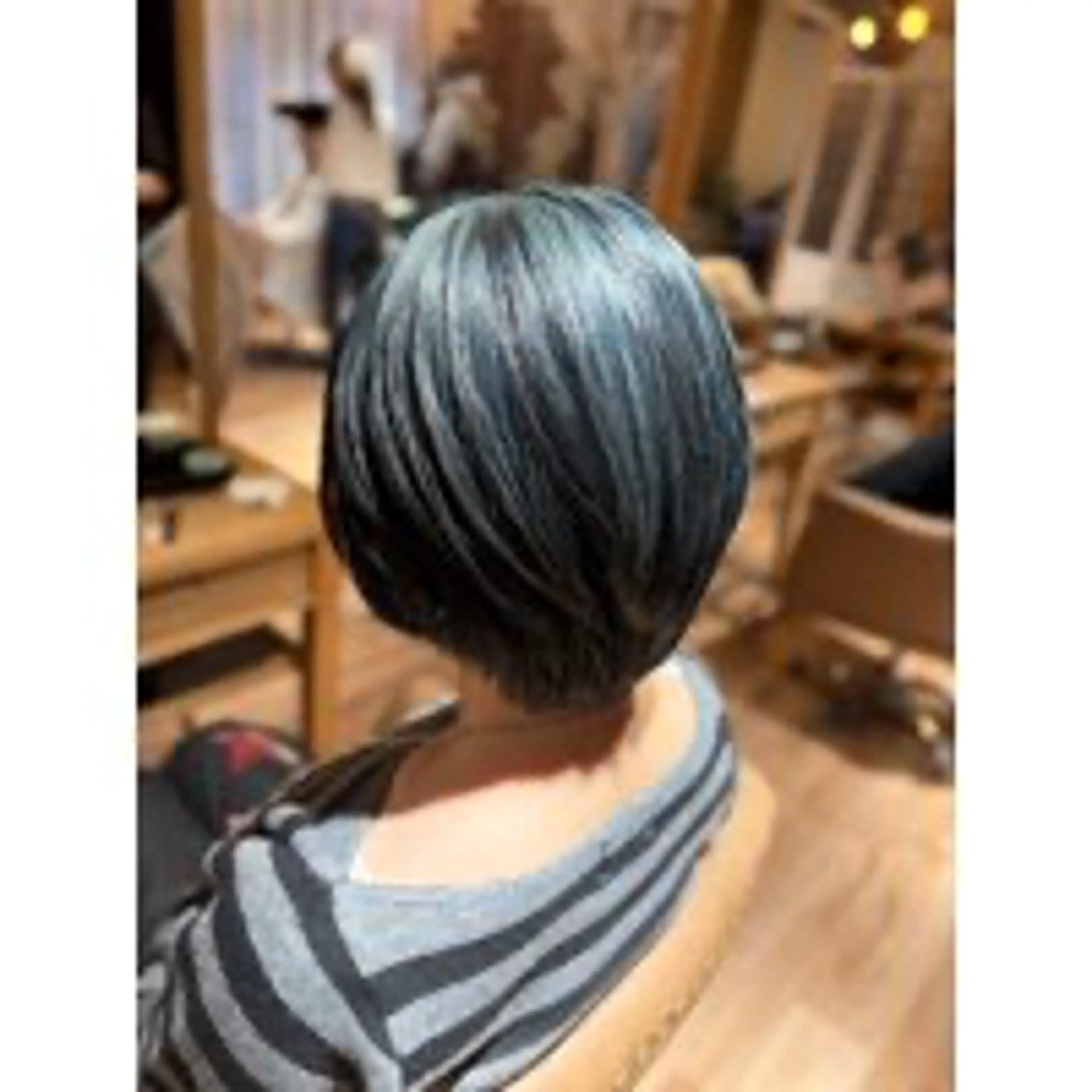 ショート ヘアカラー 高口 小春のヘアスタイル