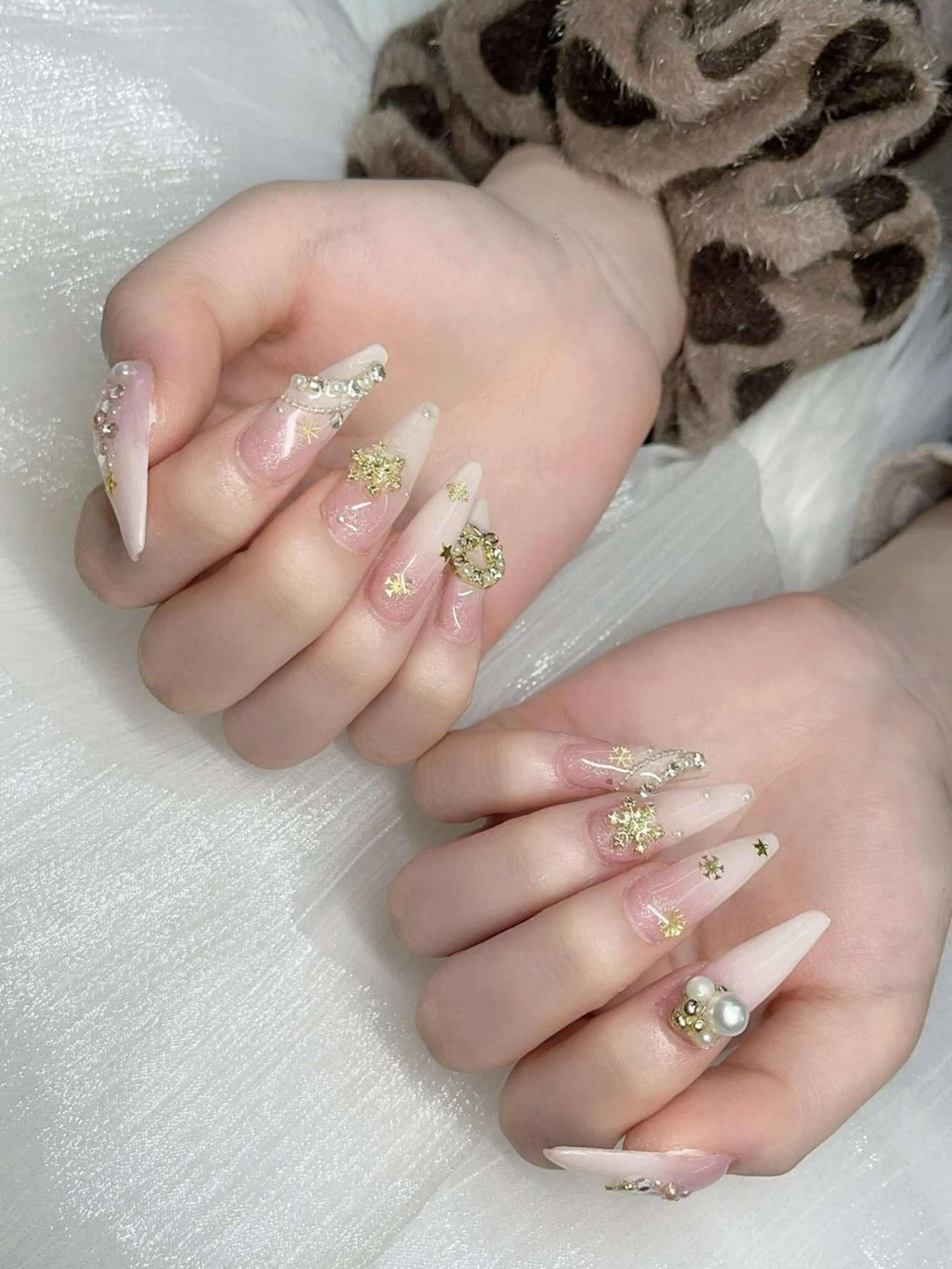 ネイル フレンチネイル グラデーション マグネットネイル ニュアンスネイル オフィスネイル ハンドネイル ハンドケア Hara Nail 【パラジェル使用】のネイルデザイン