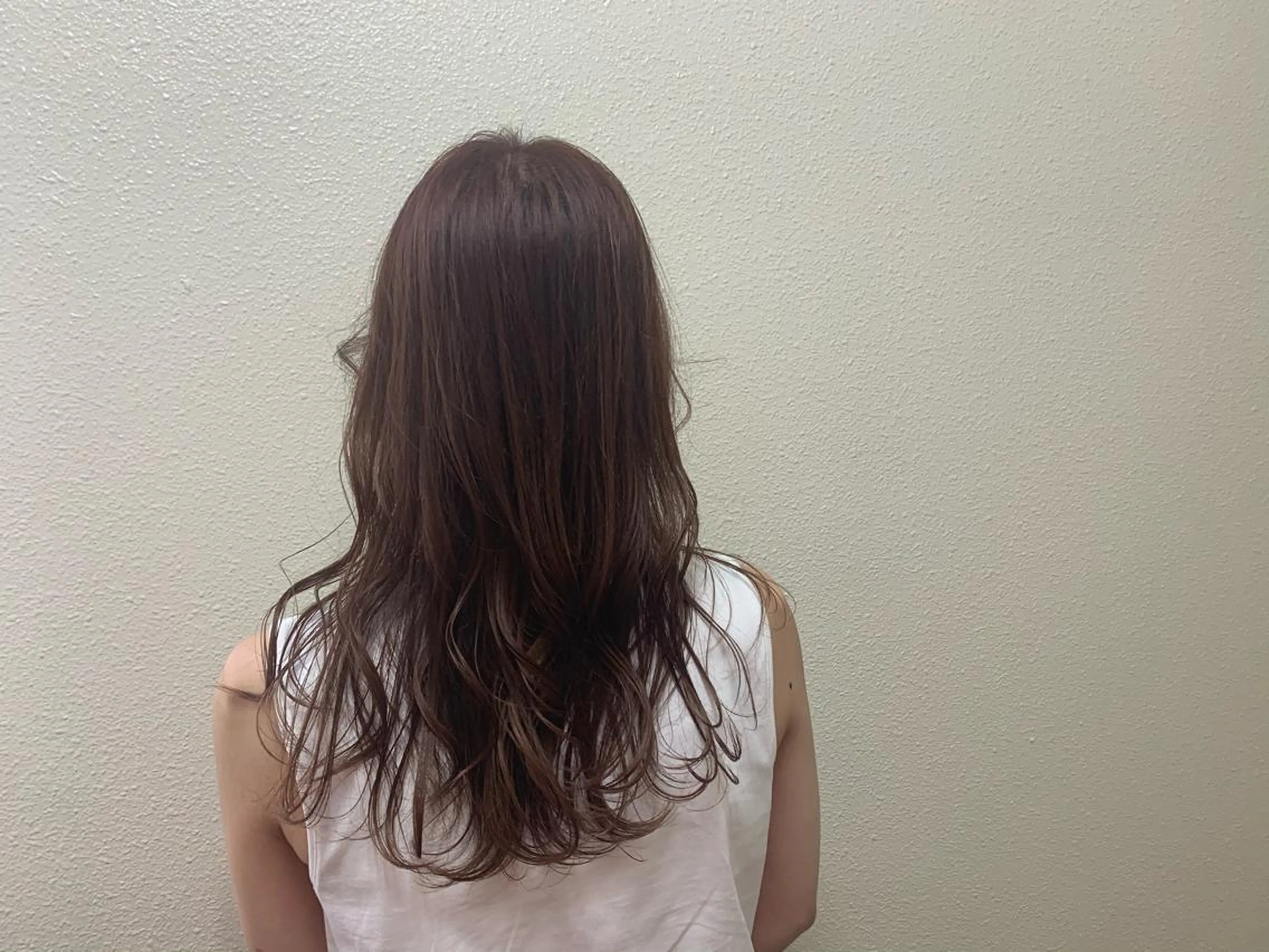 セミロング カラー パーマ ヘアアレンジ メンズ キッズ ネイル マツエク・マツパ 切りっぱなしヘアボブ ミディアムヘアRYOのヘアスタイル