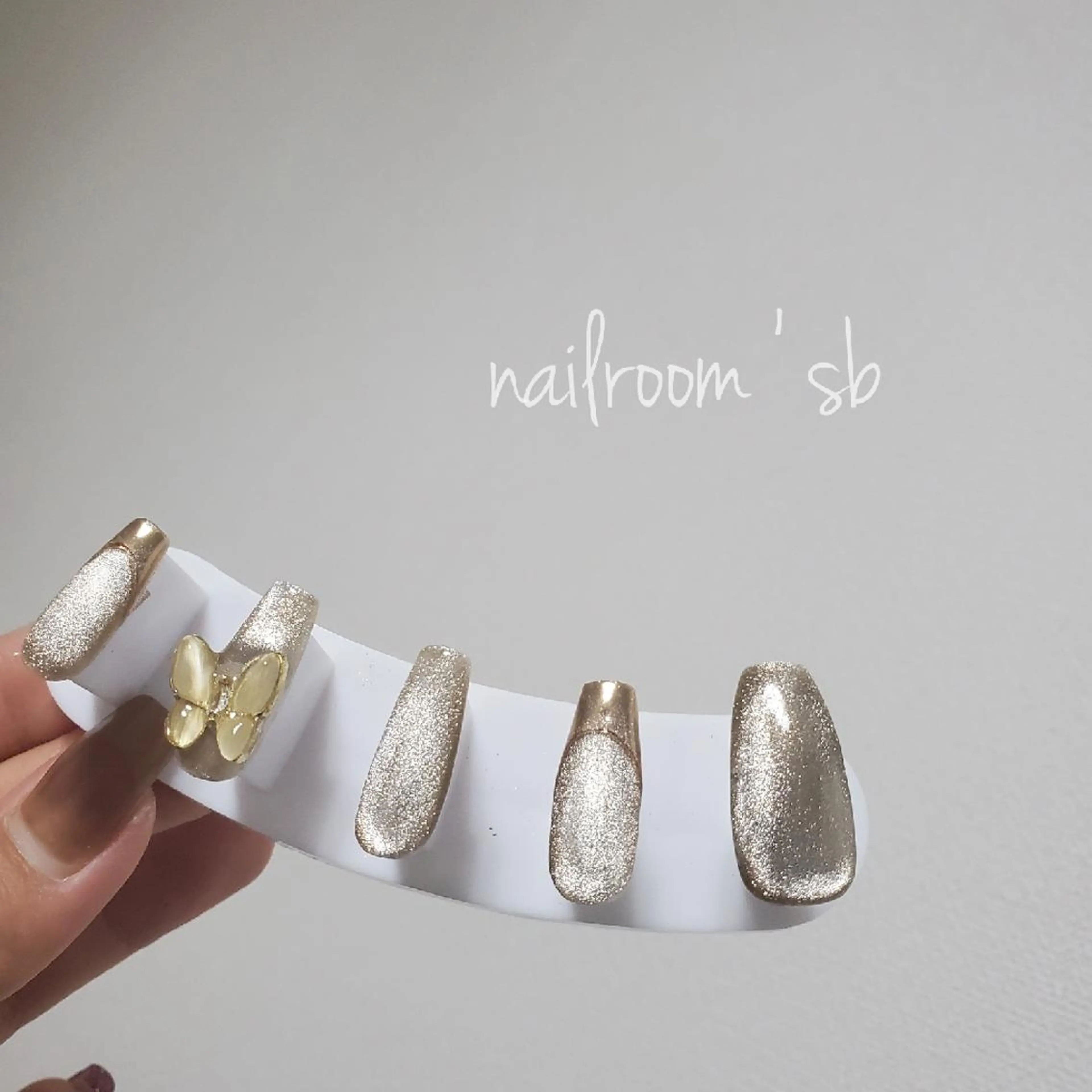ネイル ネイルチップ ハンドネイル nailroom‪ sb‪‪𓈒𓂂𓏸のネイルデザイン