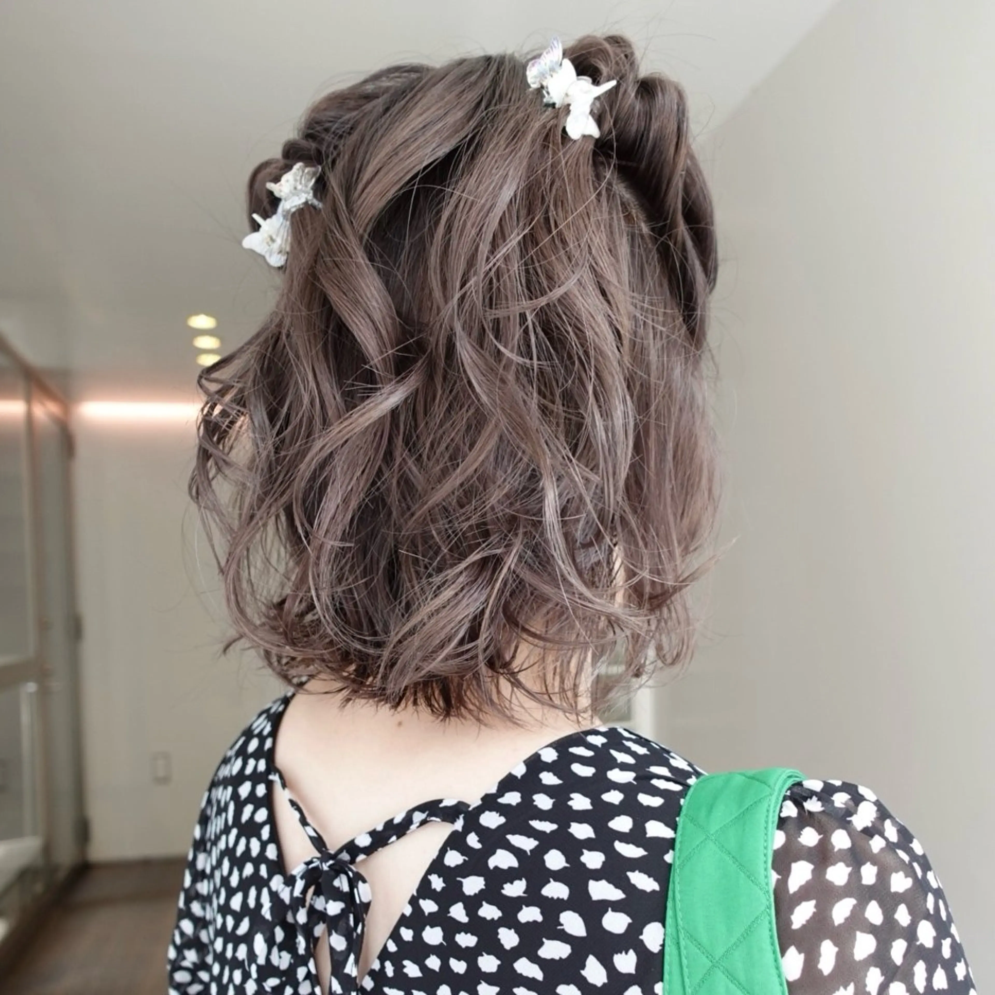 ミディアム カラー ヘアアレンジ ブリーチ ブラウンカラー グラデーションカラー ヘアカラー 🌐サトウ リョウ🌐のヘアスタイル