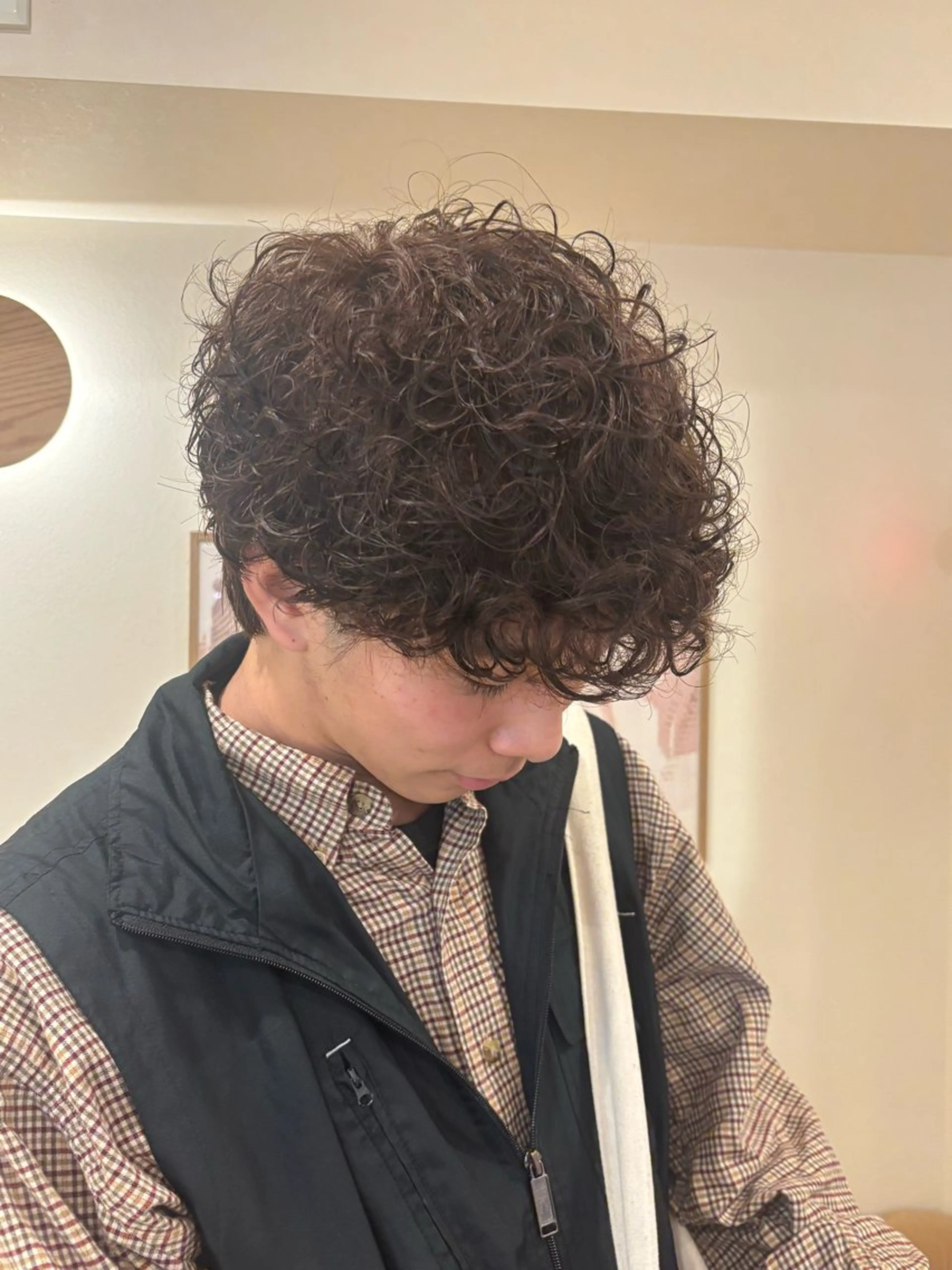 ショート パーマ メンズ メンズパーマ プードルパーマ プードルパーマ カット パーマ シンバヒナノ/パーマ レイヤー/髪質改善のヘアスタイル