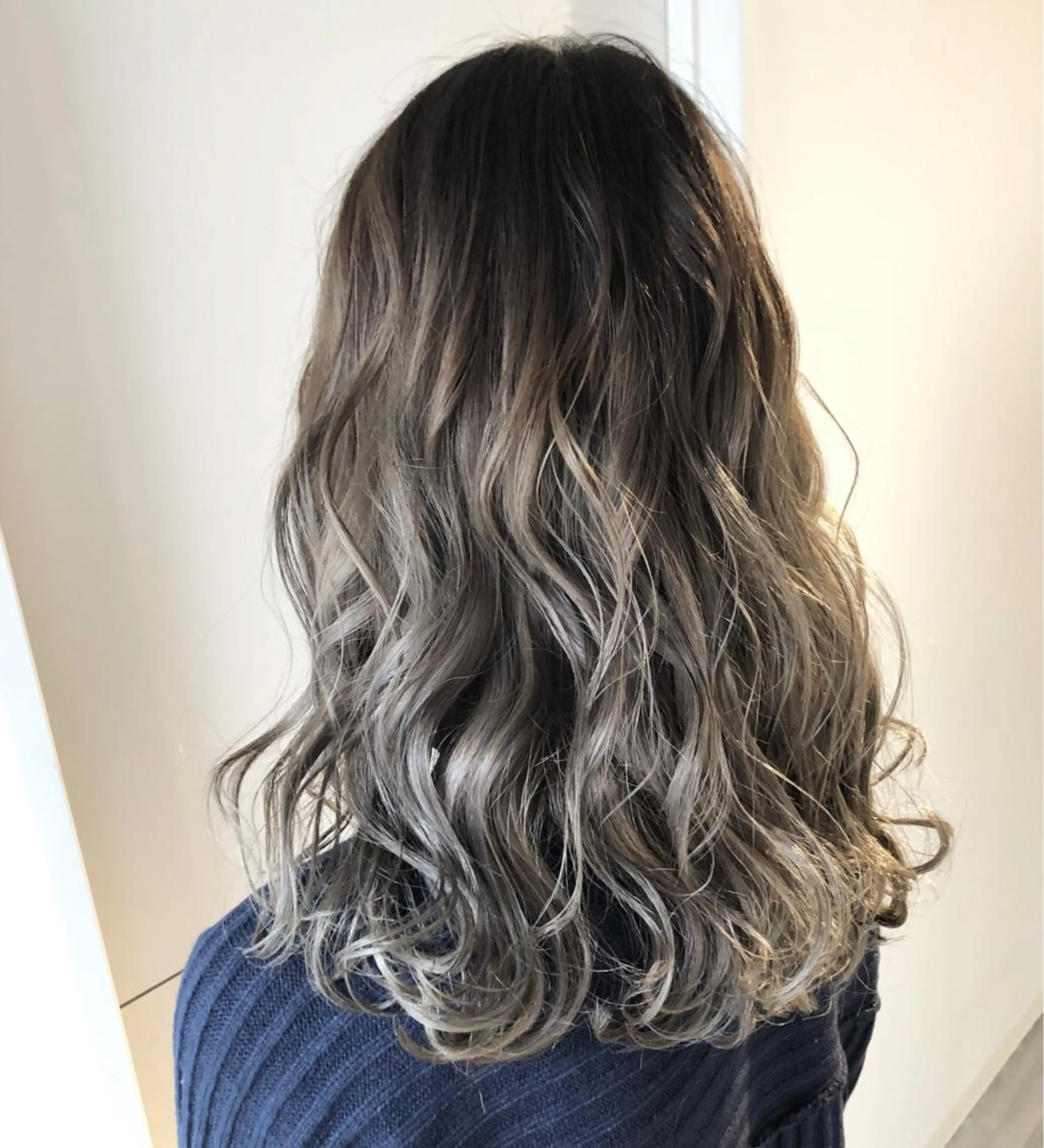 セミロング カラー バレイヤージュ ブリーチ グレージュ レイヤーカット カット ヘアカラー Le/a谷町 野上幹太のヘアスタイル
