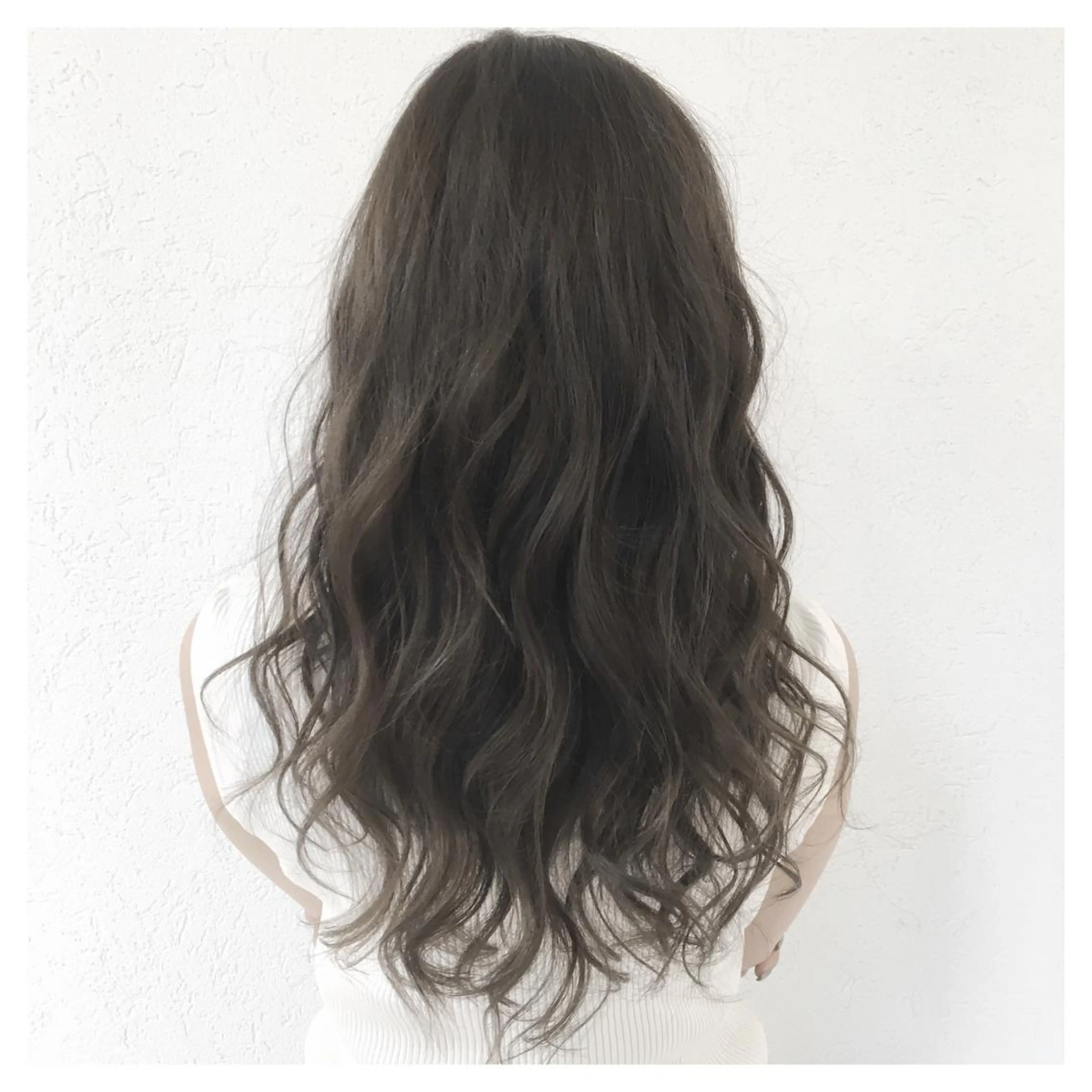 ロング カラー イルミナカラー biscohair 髪にドラマを。のヘアスタイル