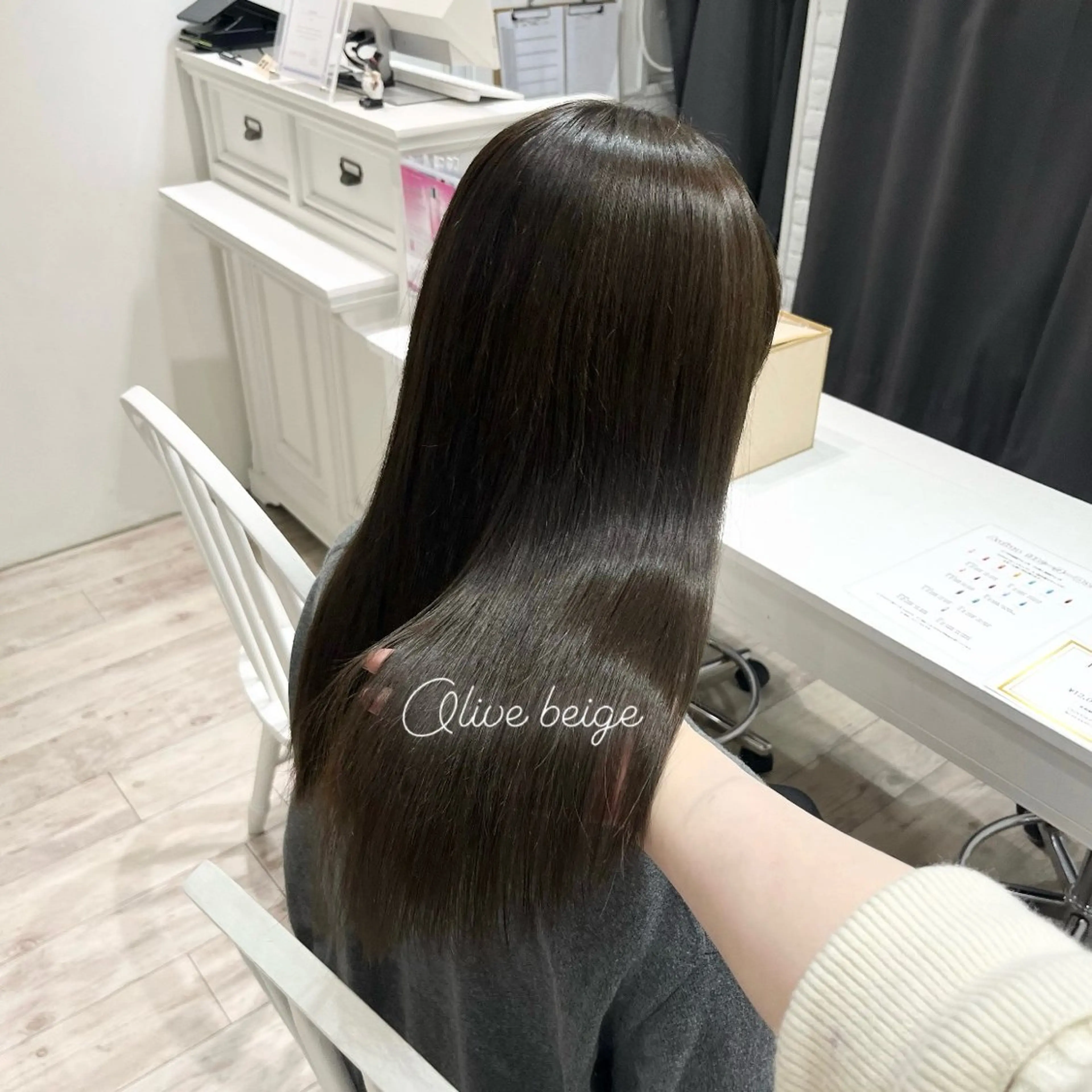 ロング カラー 𝑴𝒊𝒌𝒖💝 透明感モテカラーのヘアスタイル