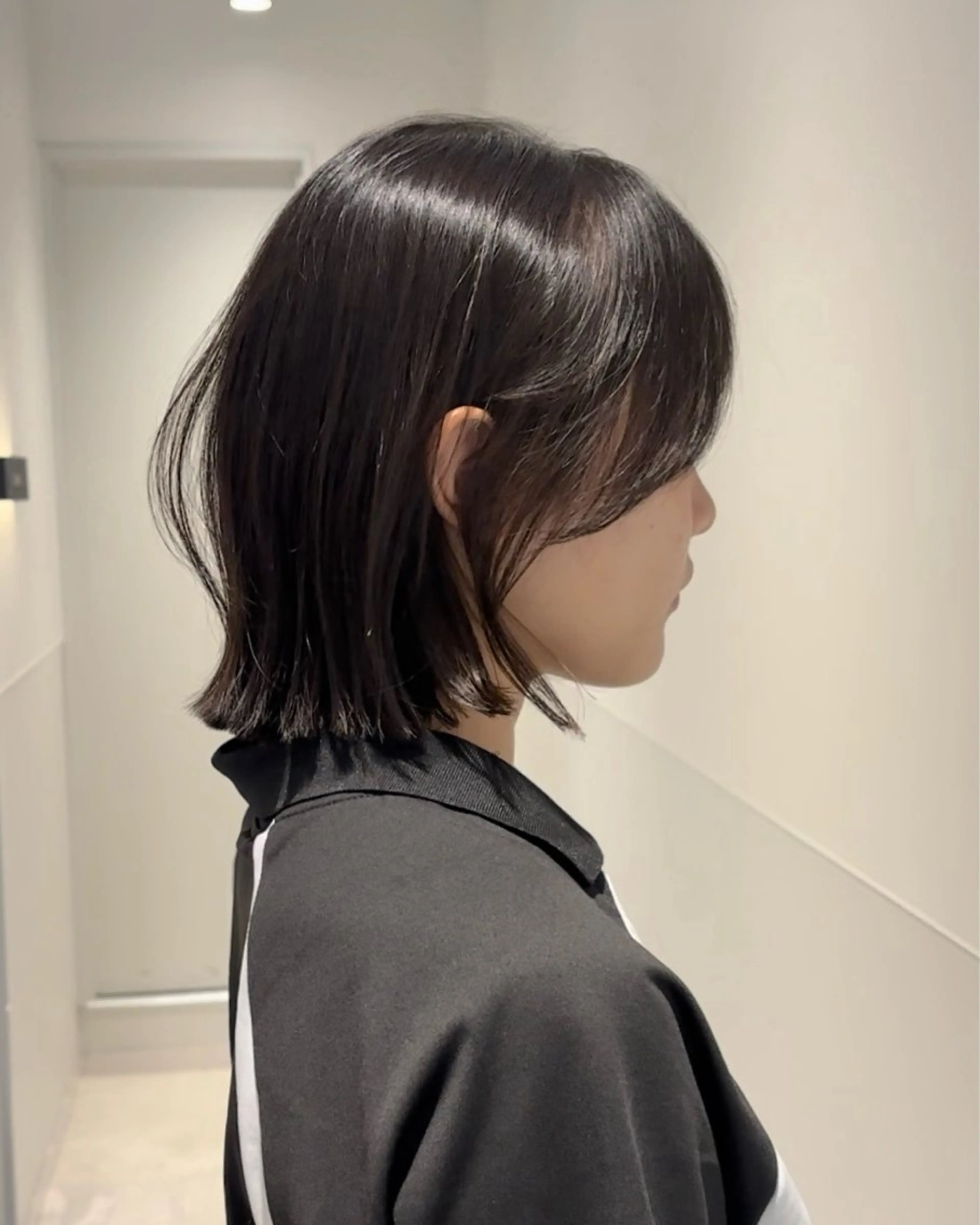 ショート カラー パーマ ヘアアレンジ メンズ 切りっぱなしボブ メンズ韓国風 ボブ くせ毛 髪質改善 切りっぱなしヘアボブ ミディアムヘアRYOのヘアスタイル