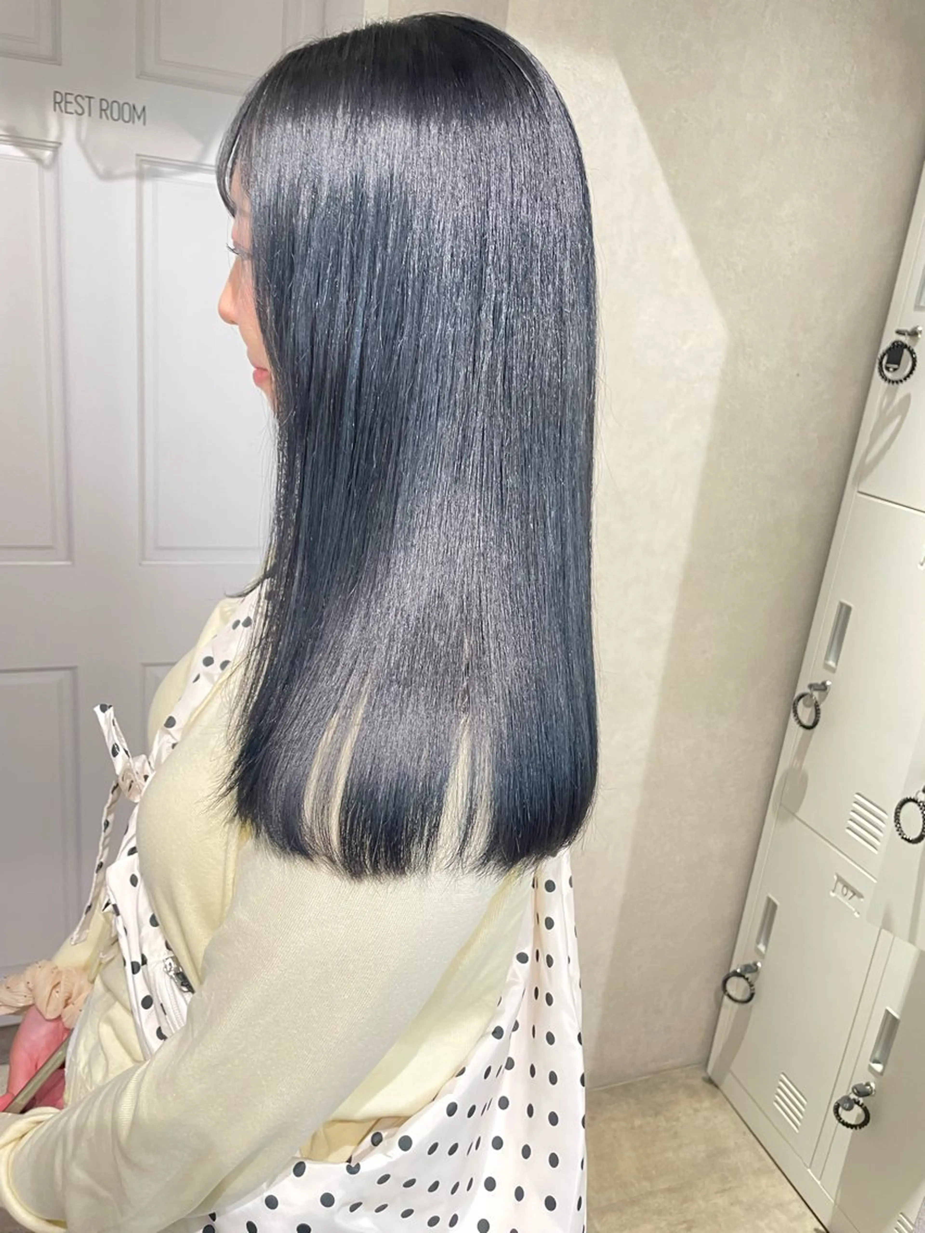 セミロング カラー 酸性ストレート 縮毛矯正 ナチュラル透明感🌱 小山美樹子のヘアスタイル