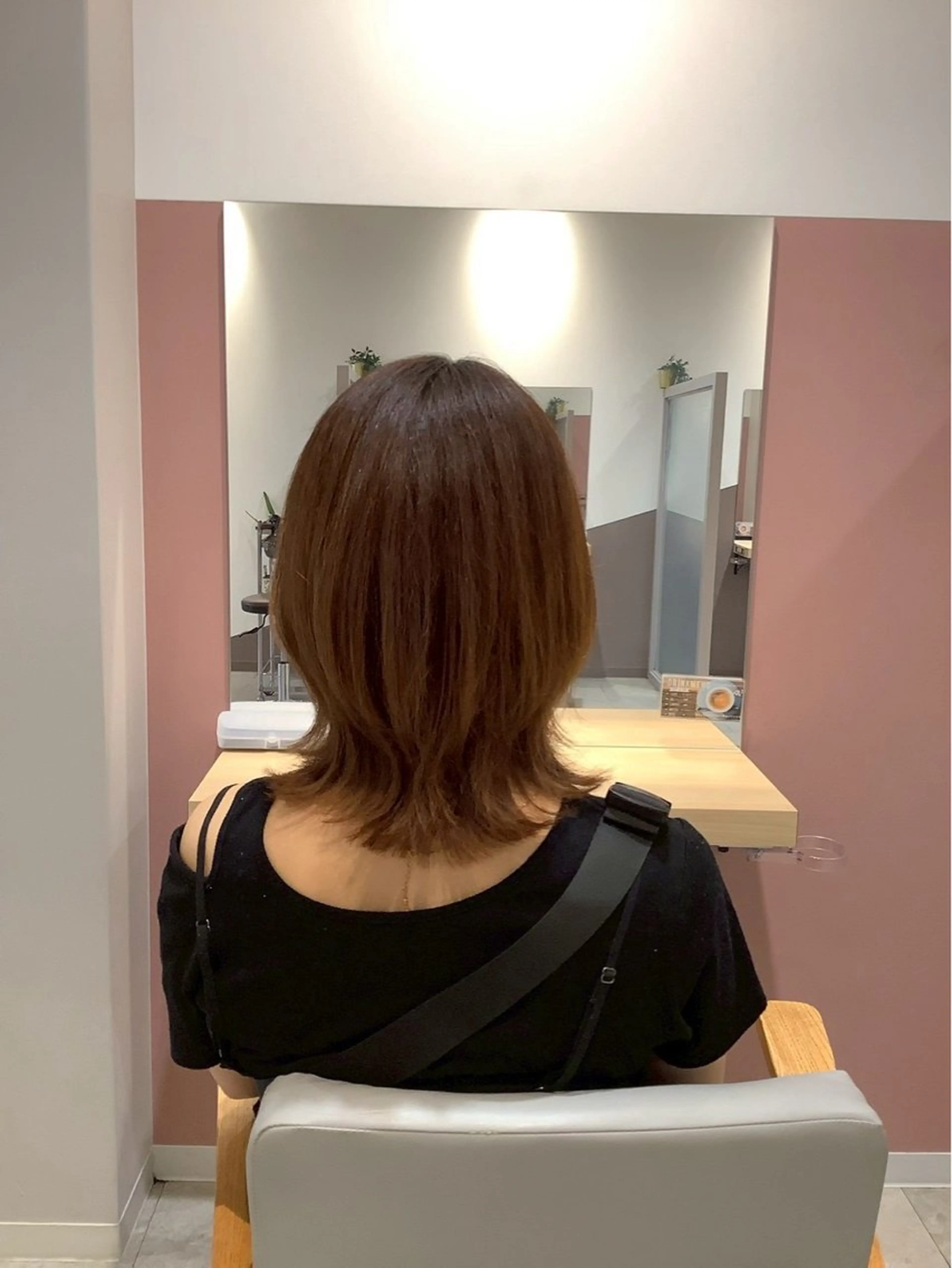 ミディアム 黒川 真裕のヘアスタイル