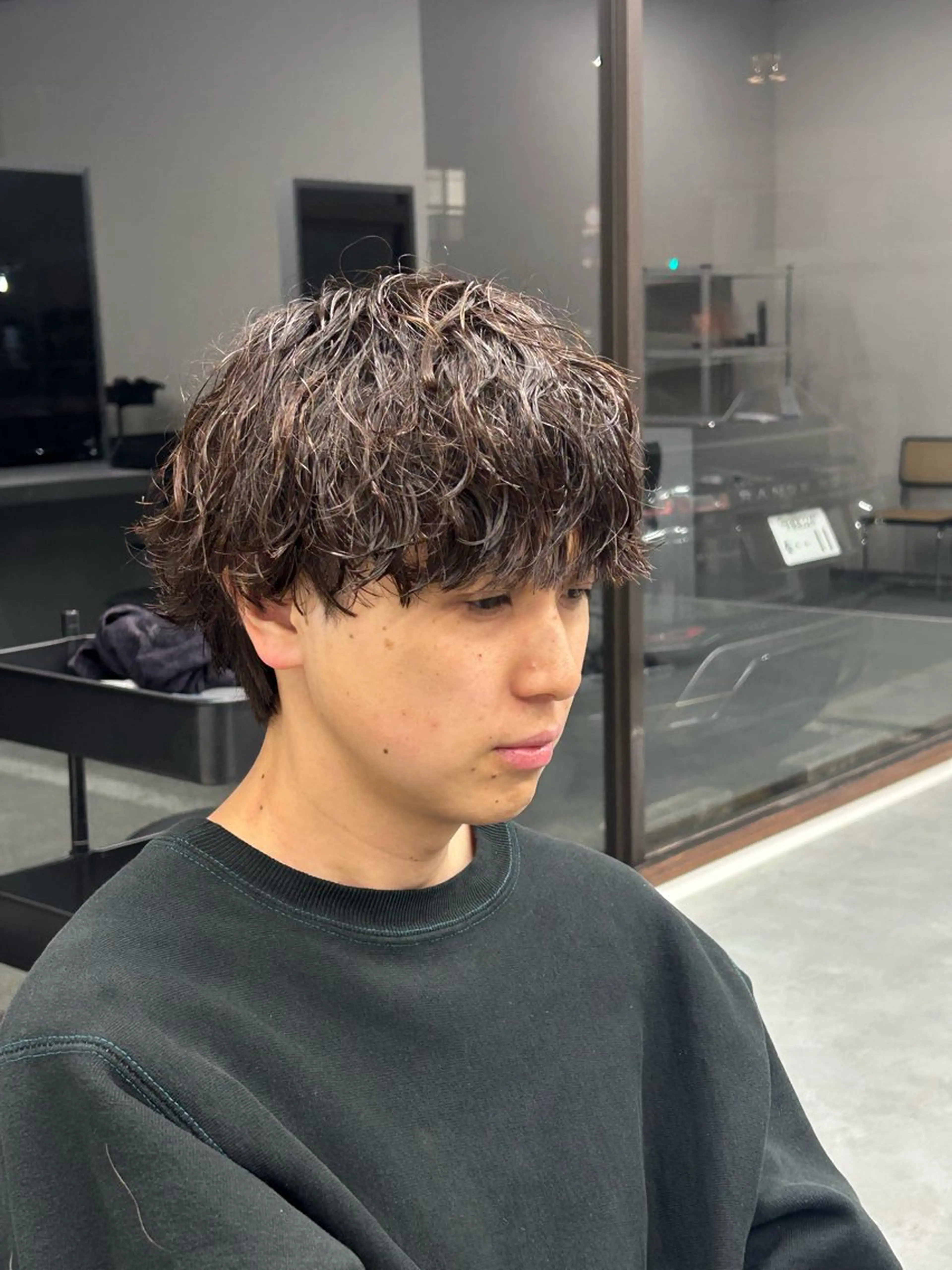 ショート パーマ メンズ センターパート フェードカット マッシュ メンズパーマ スペインカール パーマ 宮下 遼太のヘアスタイル