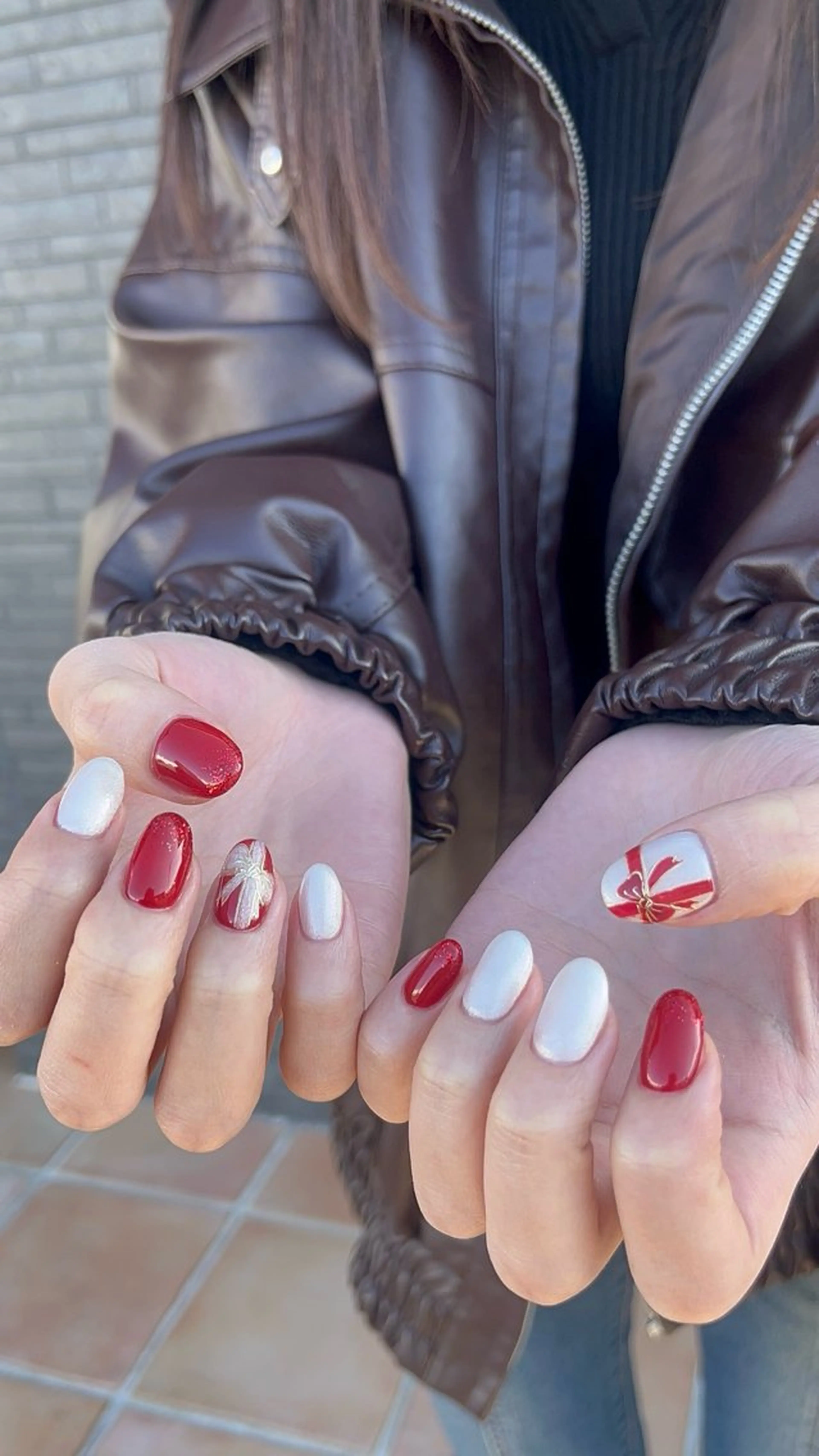 ネイル ミラーネイル リボン 冬ネイル クリスマス 🎀Earth chihiro🤍のネイルデザイン