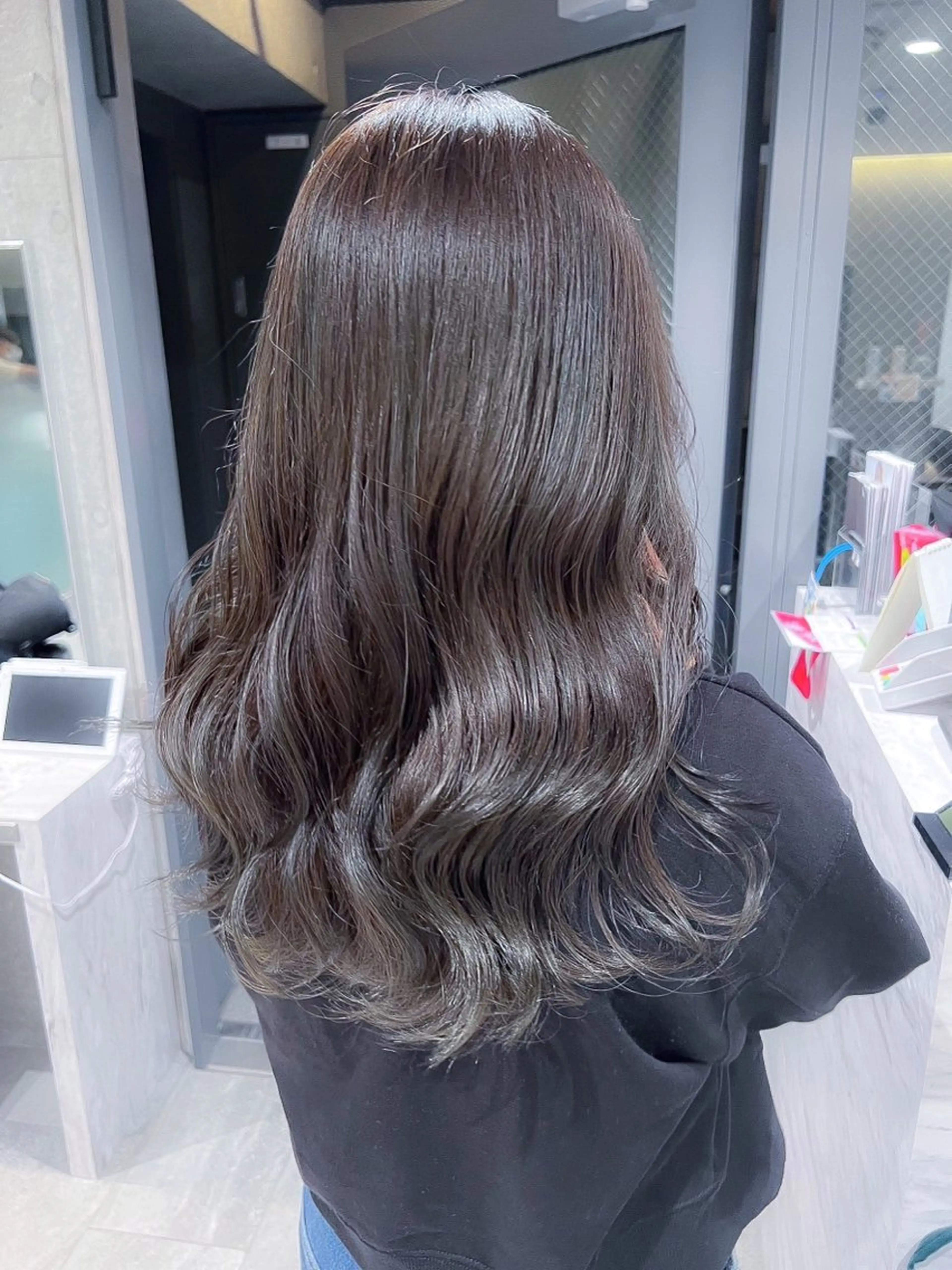 ロング カラー グレージュ オリーブグレージュ オリーブグレー ブリーチなしカラー RURI🩵のヘアスタイル
