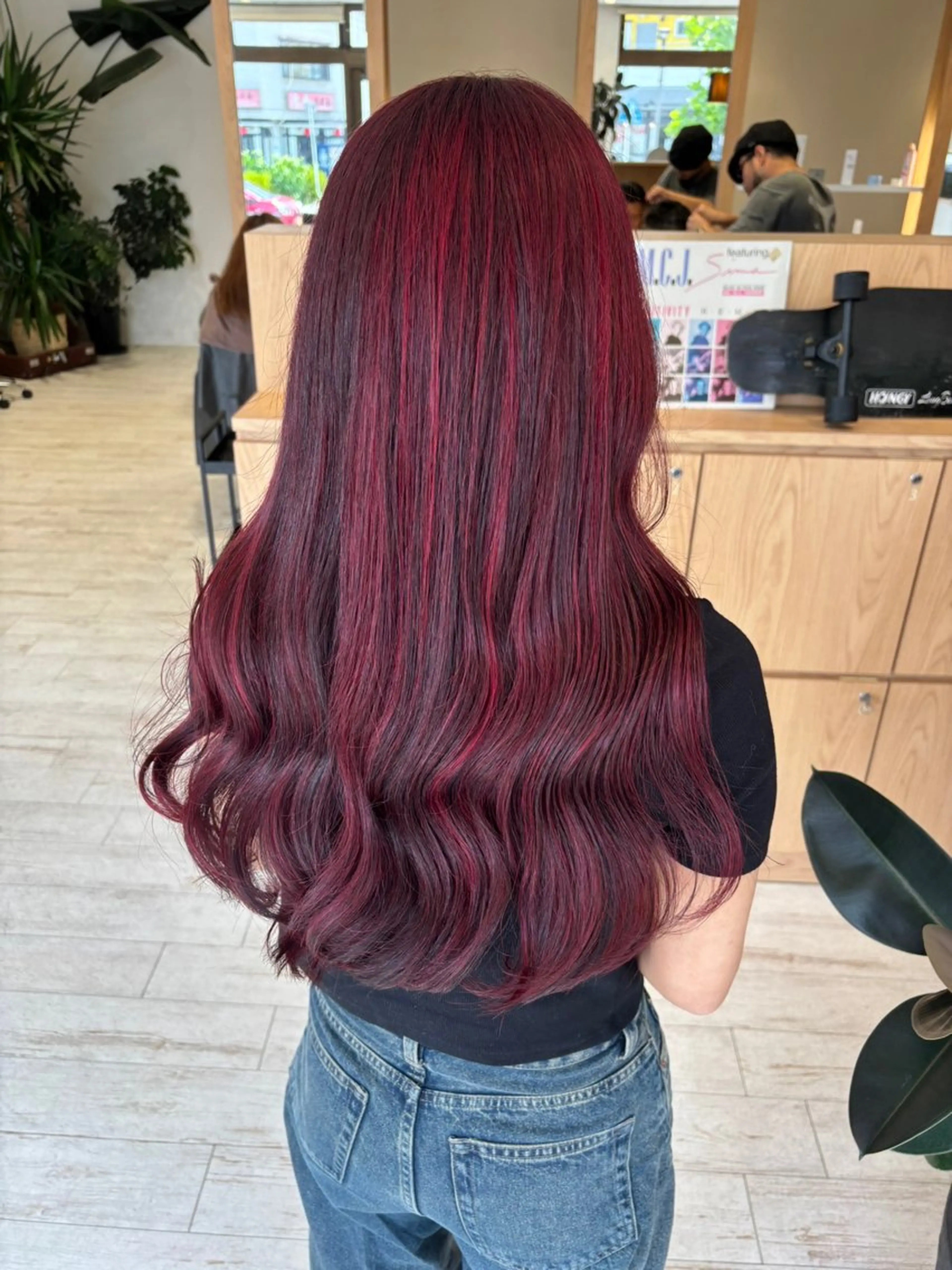 ロング ハイライト カット ヘアカラー 安藤 ひなたのヘアスタイル