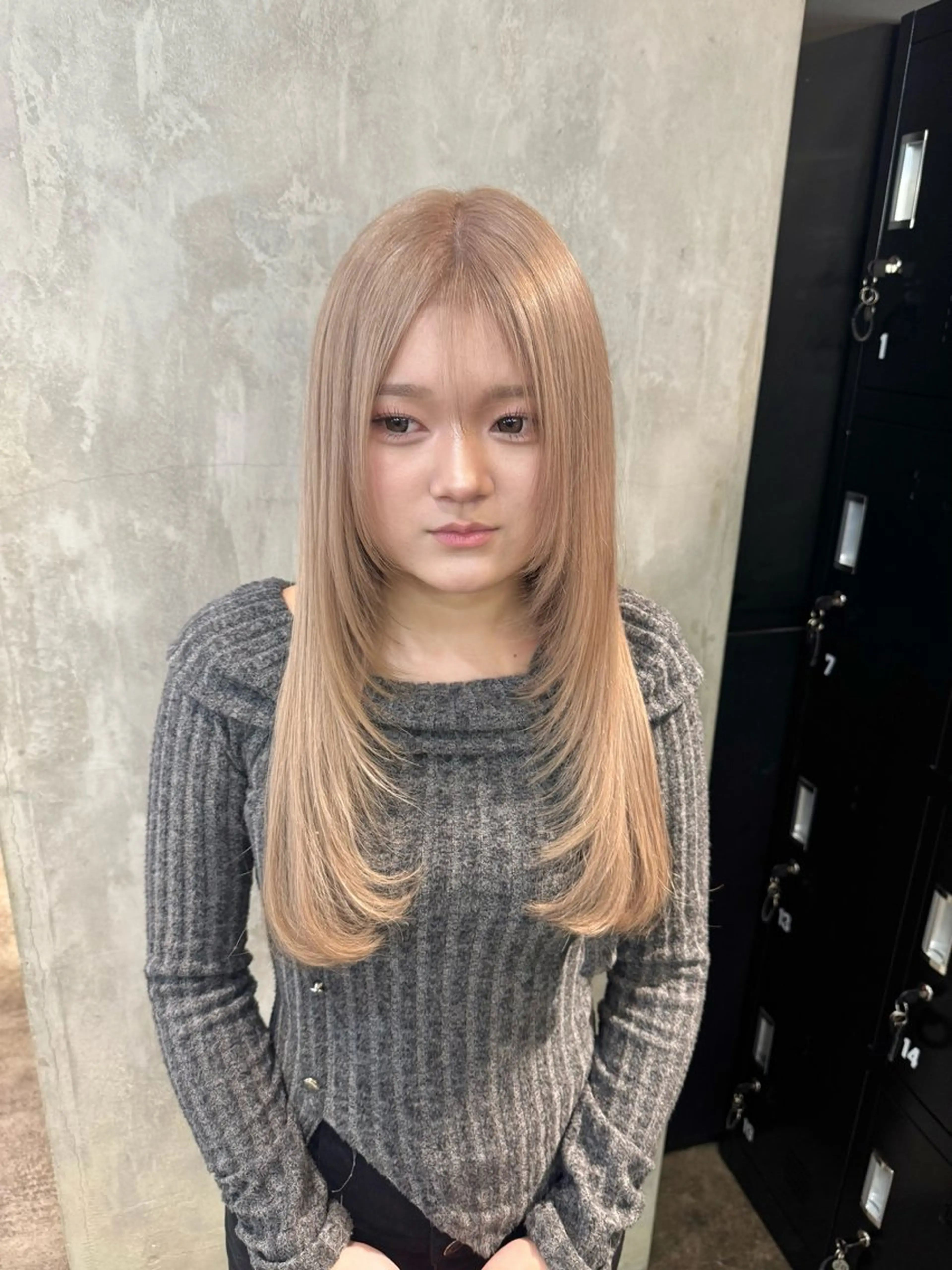 セミロング カラー ブリーチ レイヤーカット カット ヘアカラー トリートメント ザクザクレイヤー 🍀/ブリーチ/小田のヘアスタイル