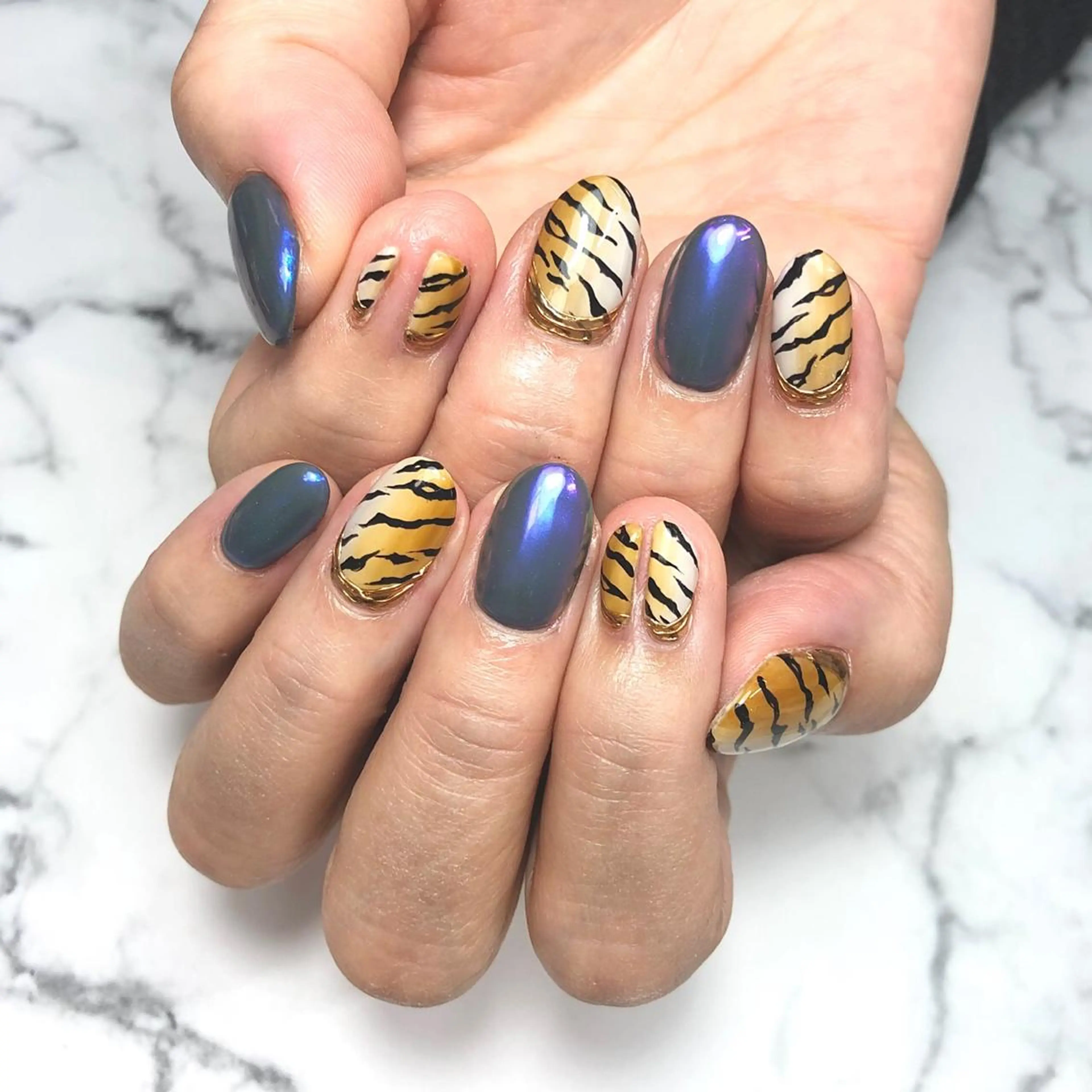 ネイル アニマル柄 アートネイル オーロラネイル ブルー ジェルネイル ハンドネイル NAIL NOWのネイルデザイン