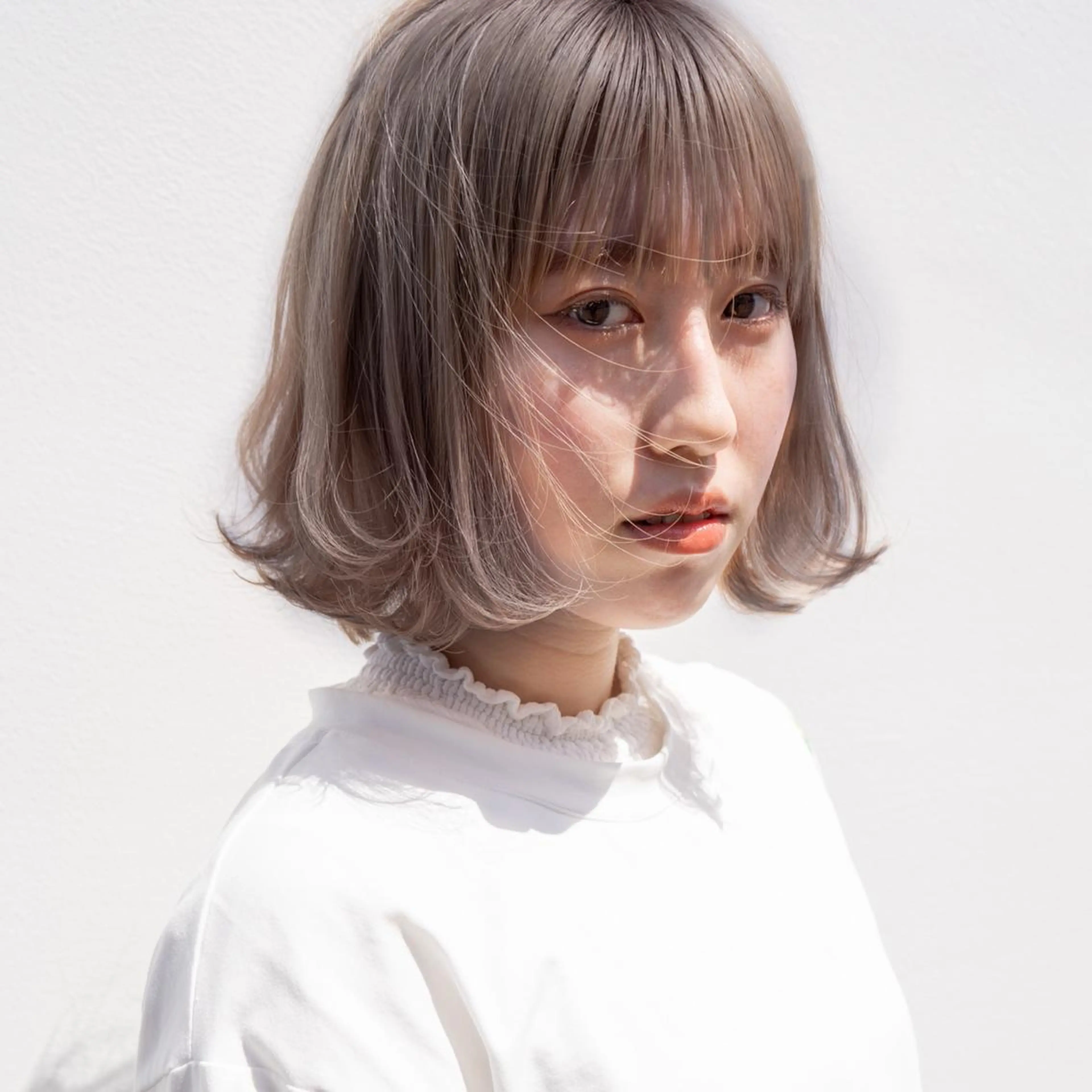 カラー ベージュカラー 透明感カラー ミルクティーベージュ カット ヘアカラー トリートメント 巻ける髪質改善で美髪 にデザイン✨/よしみのヘアスタイル