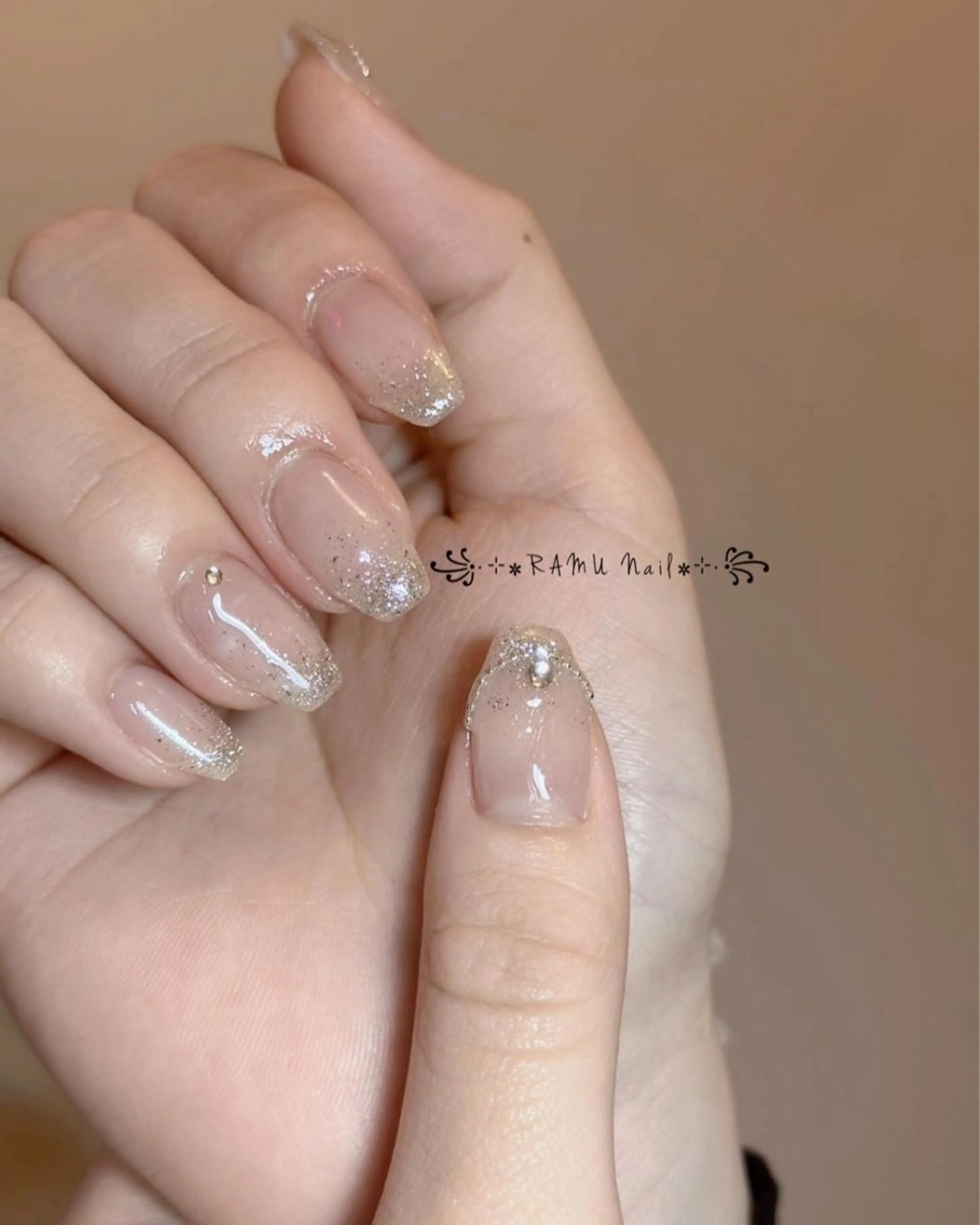 ネイル キラキラネイル 韓国ネイル ストーンネイル バレンタイン ワンホンネイル ハンドネイル RAMU Nail 恵比寿店のネイルデザイン