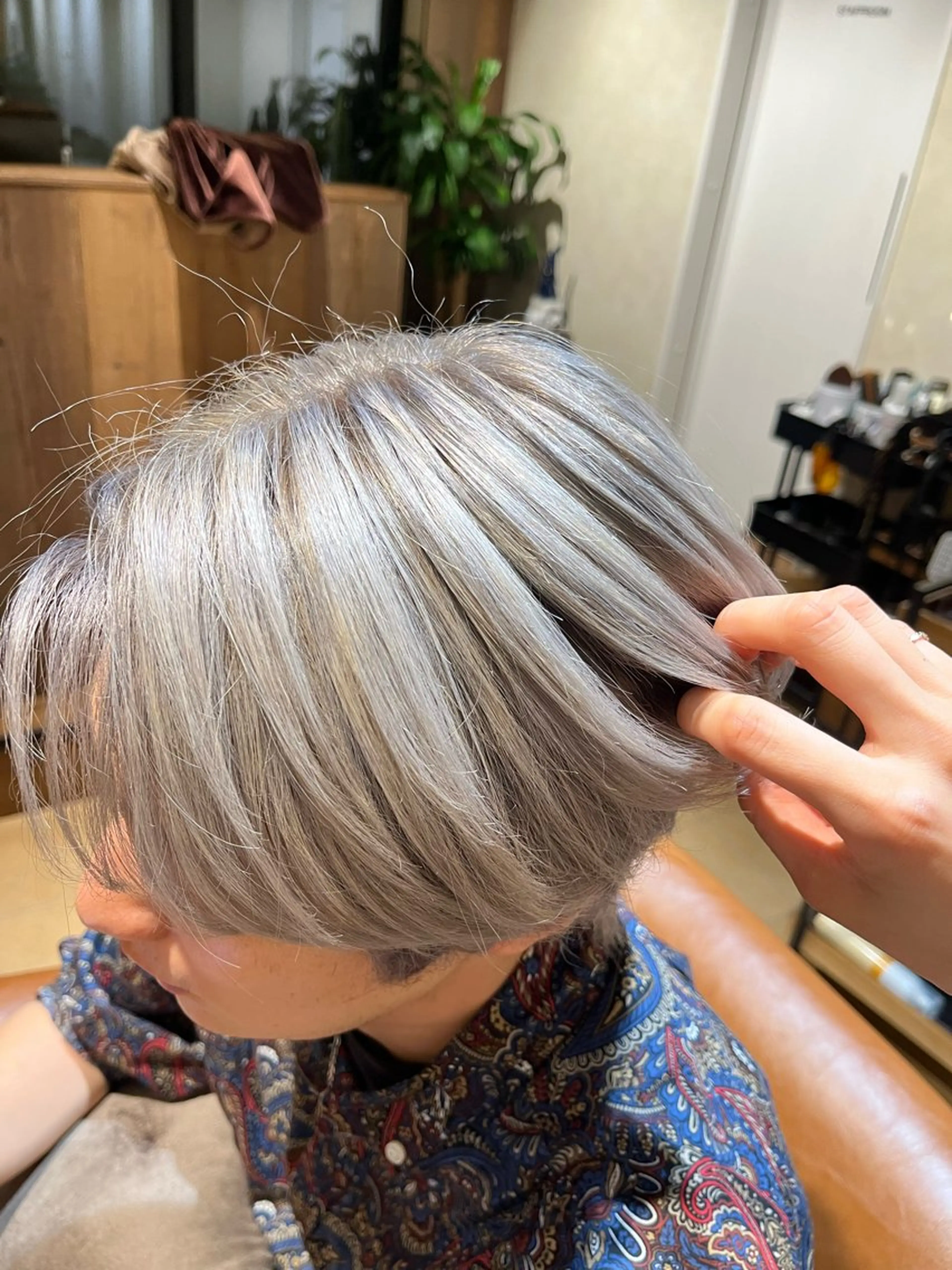 ショート カラー メンズ メンズブリーチ ブリーチ グレージュ ヘアカラー end roll りんのヘアスタイル