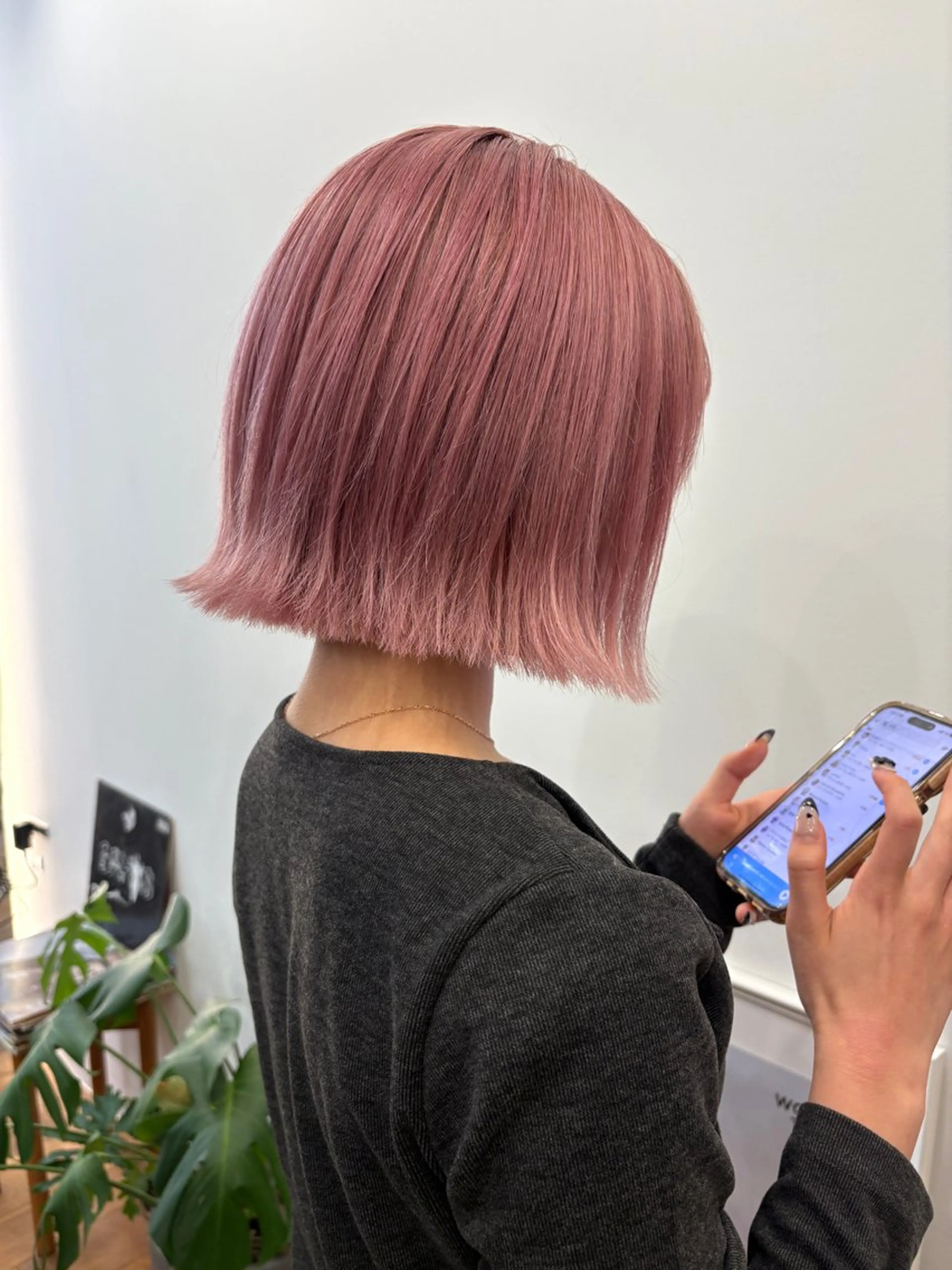 カラー ピンクカラー りく　海外ヘアー オシャレのヘアスタイル