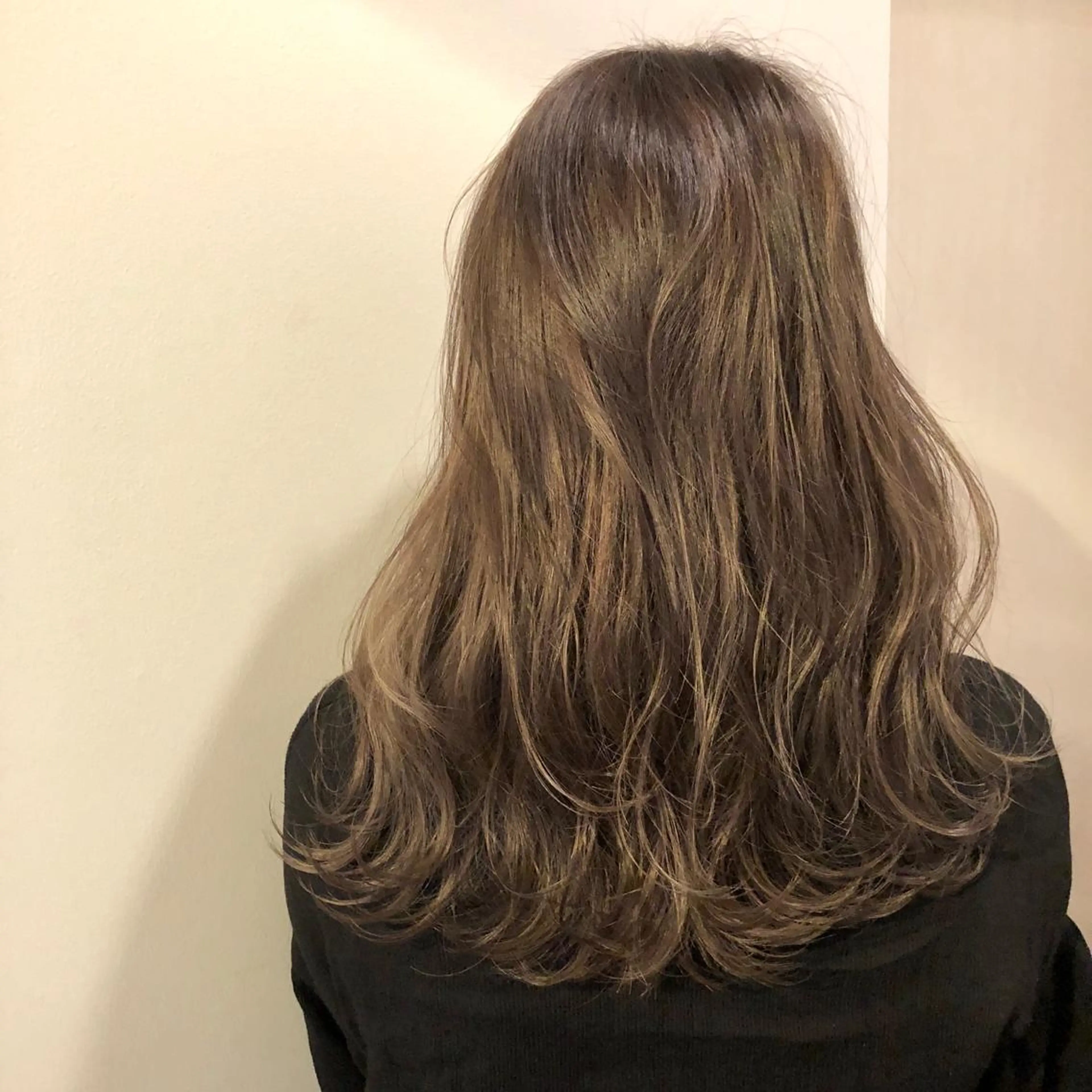 セミロング ハイライト カット ヘアカラー トリートメント ＨＩ ROのヘアスタイル