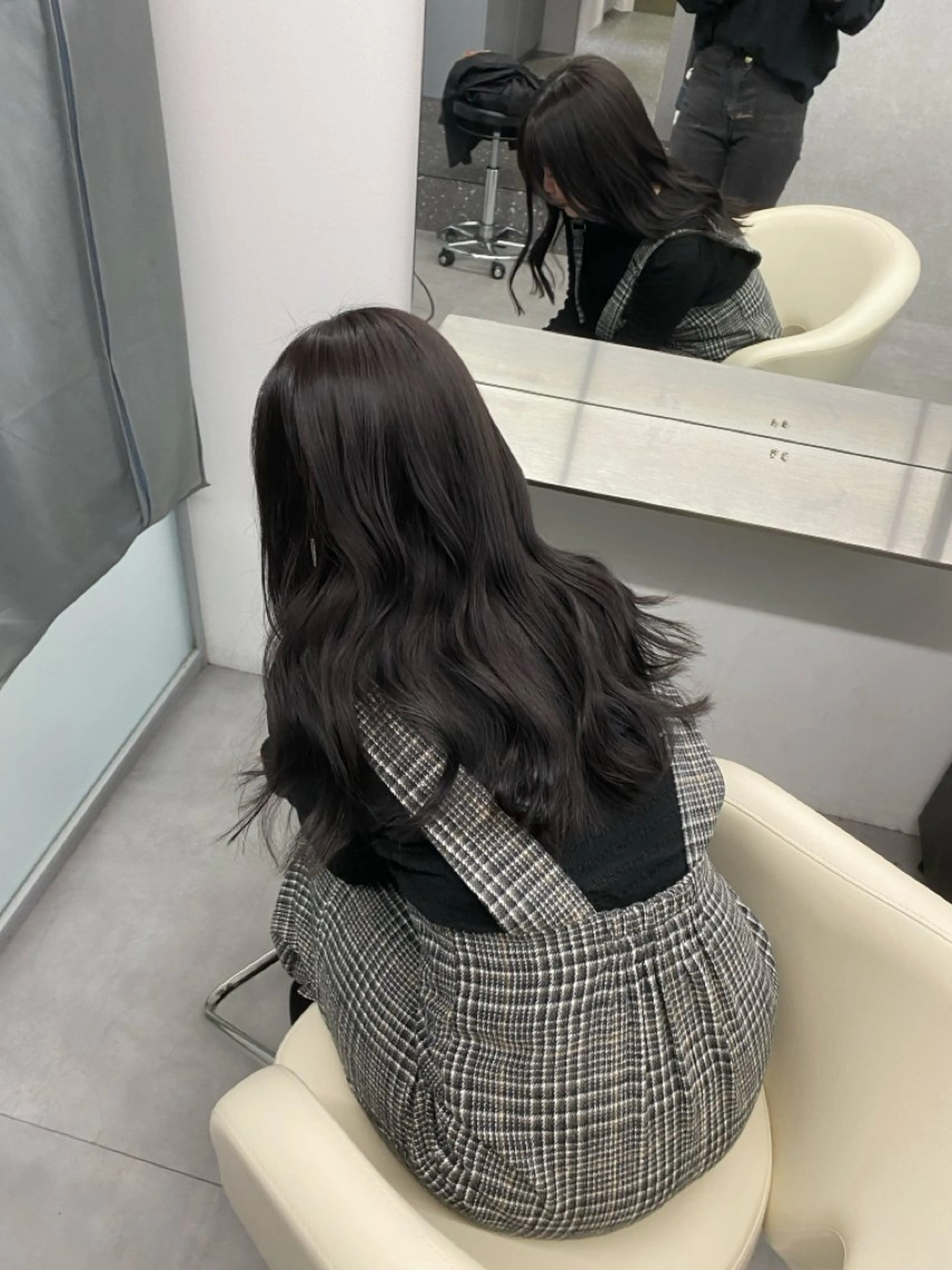 セミロング カラー グレージュ ラベンダーカラー ラベンダーグレージュ ラベンダーグレー くびれヘア カット ヘアカラー 江坂トレンド韓国風 髪質改善shinoのヘアスタイル