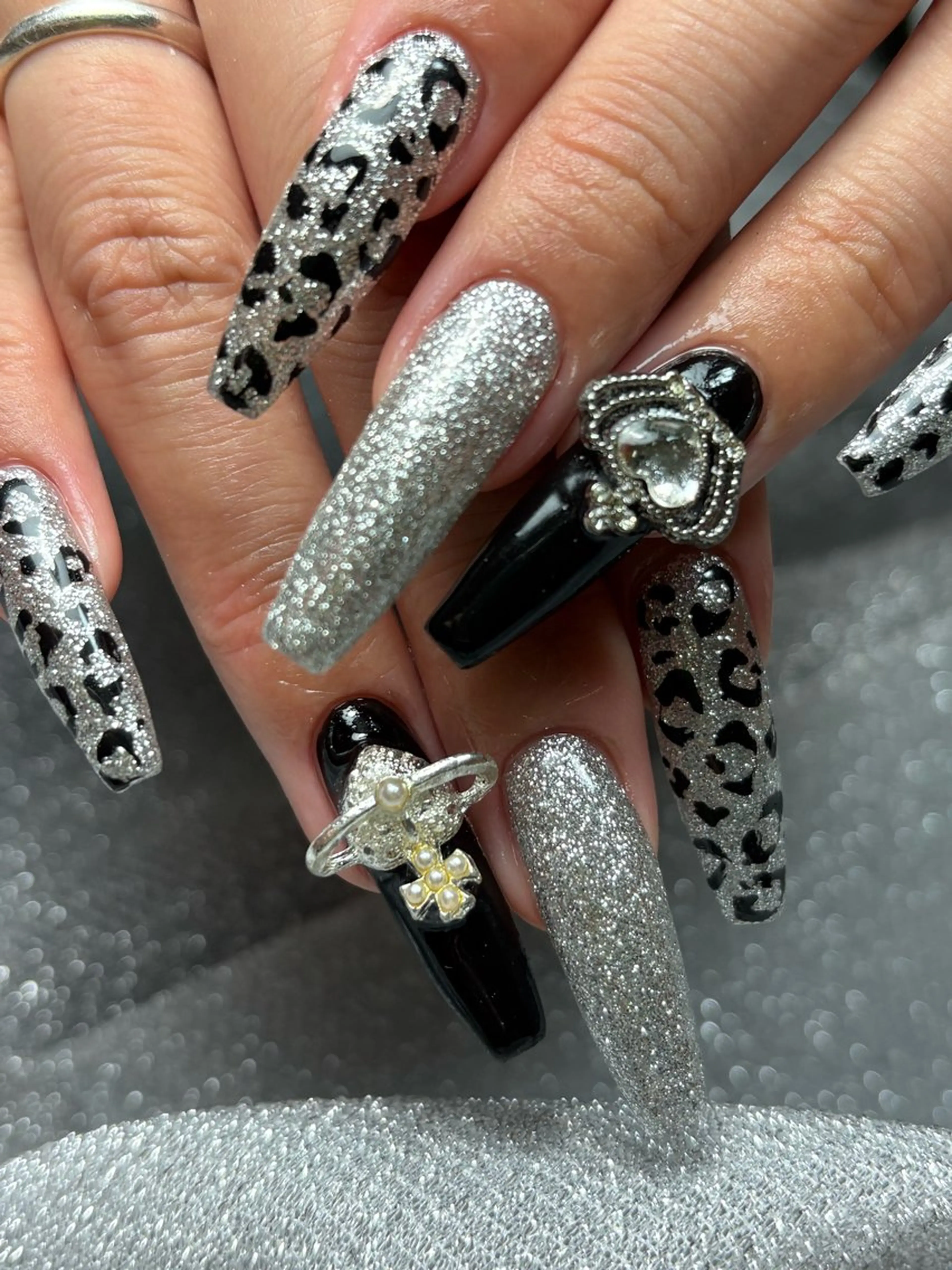 ネイル シルバー chipi nailのネイルデザイン