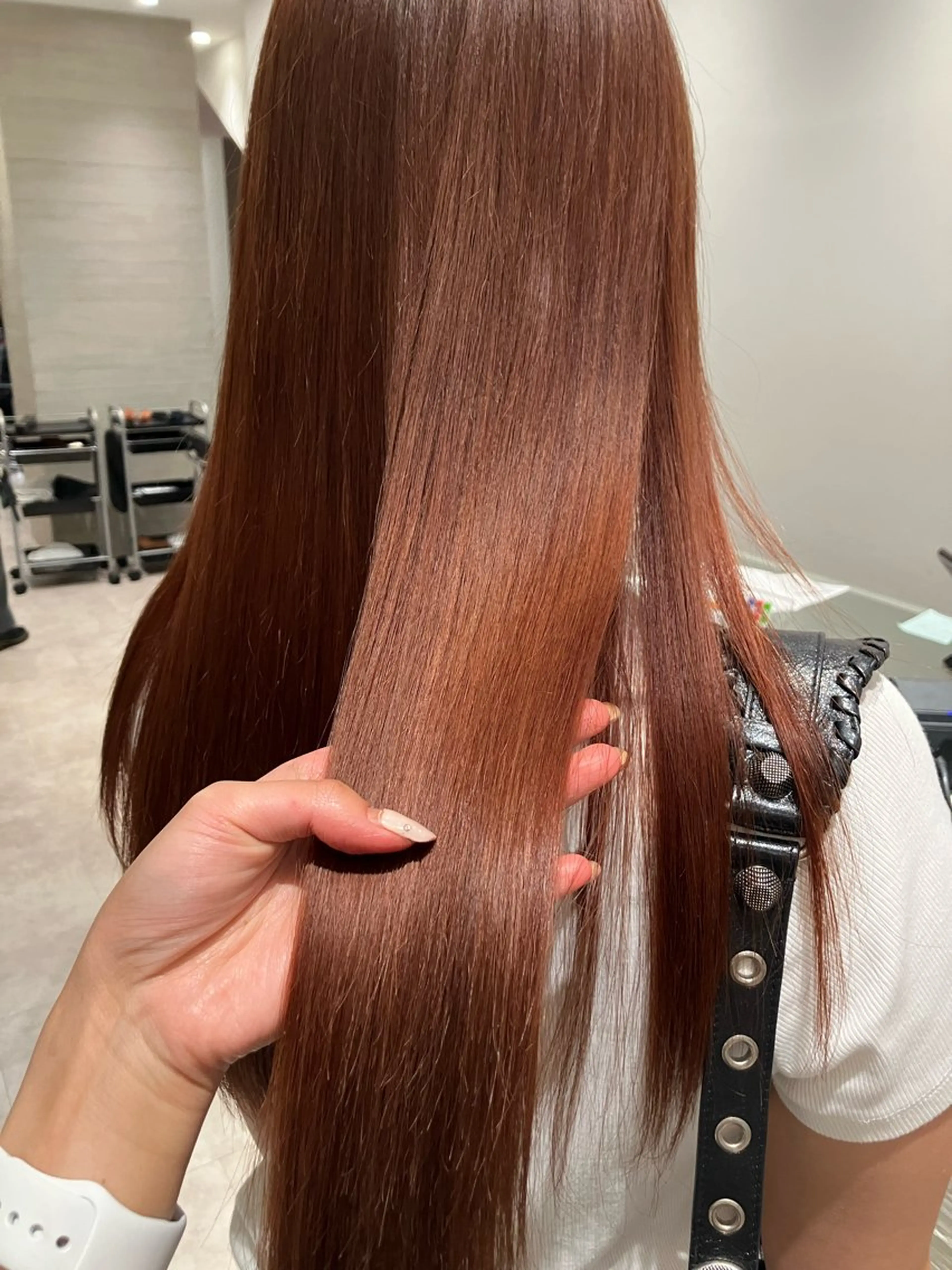 ロング カラー ブリーチ オレンジ サキ🤍ハイトーン 🩰くびれ巻きヘアのヘアスタイル