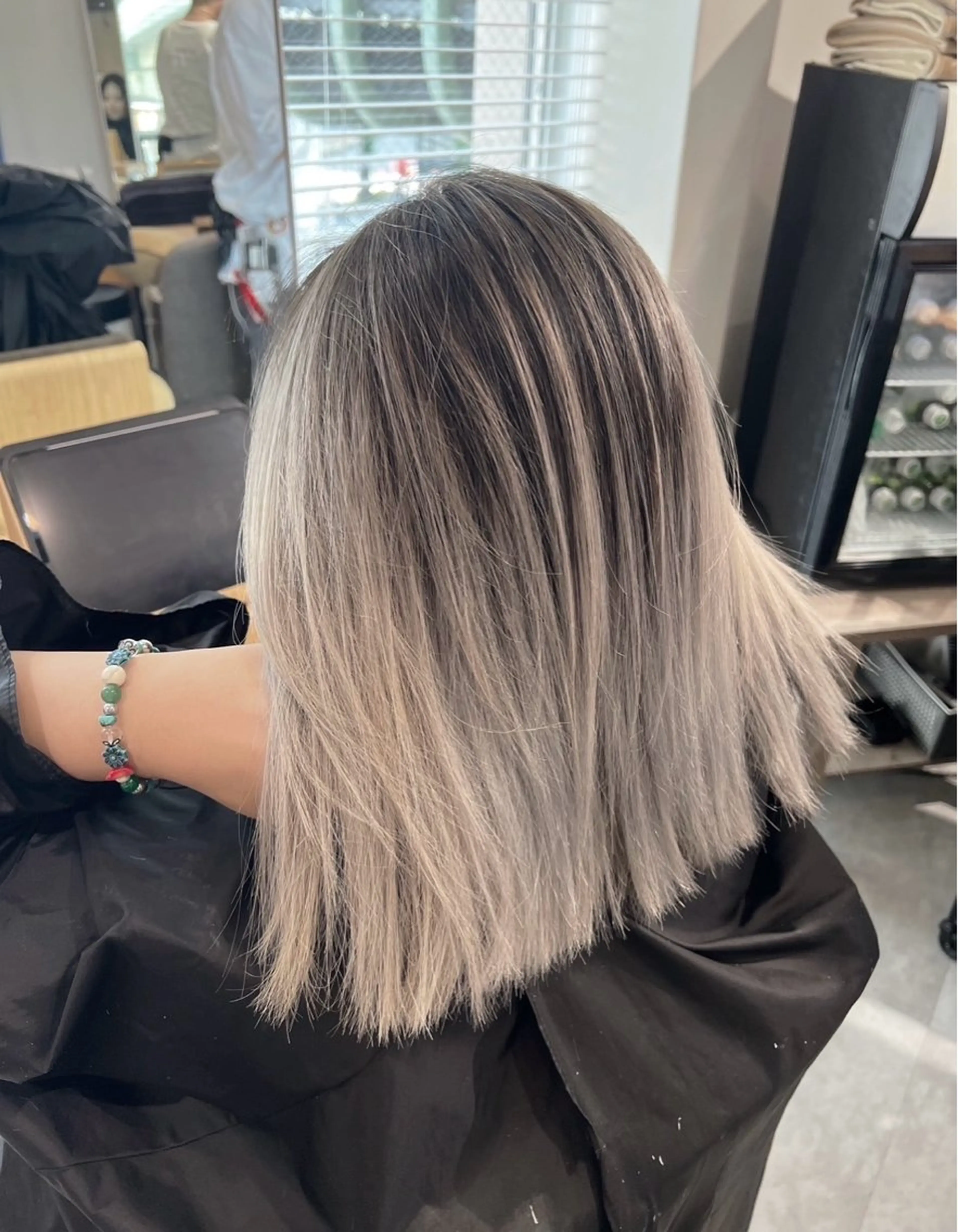 ショート カラー バレイヤージュ シルバー ホワイトシルバー レイヤーカット ヘアカラー トリートメント ROBIN所属・指名数No.1 /NAOYAのヘアスタイル