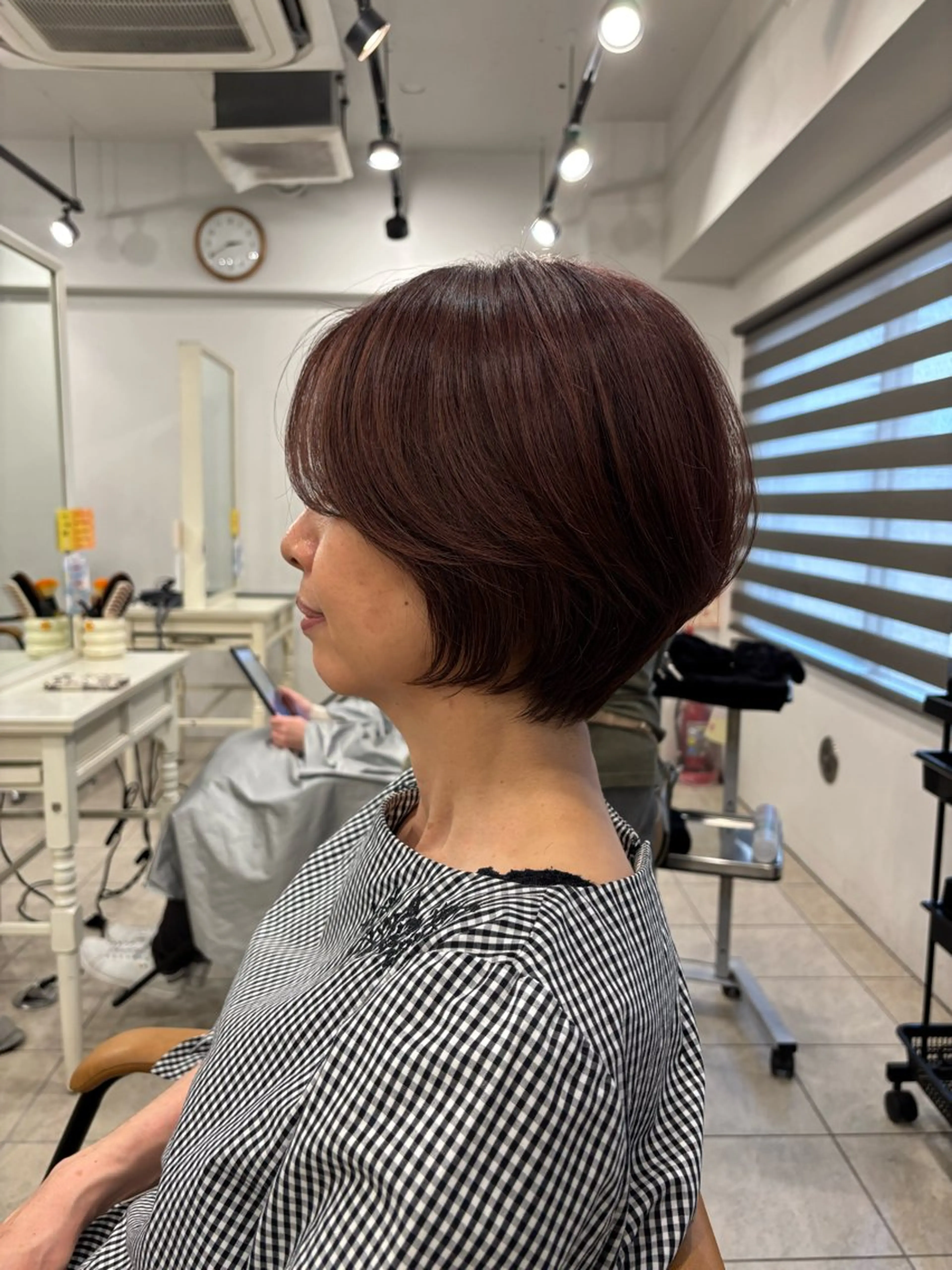 ショート カラー レイヤーカット/ 透明感カラー/白石のヘアスタイル