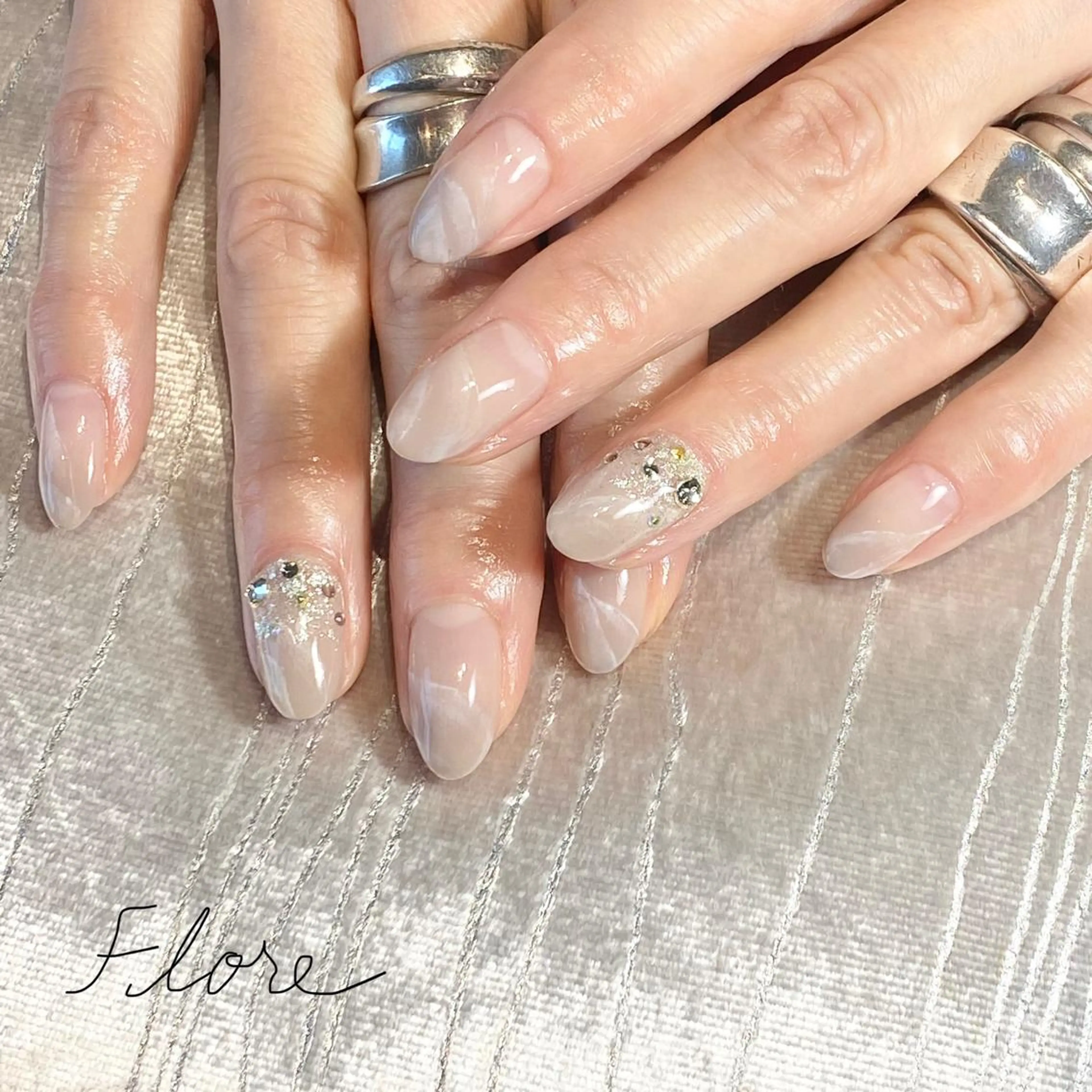 ネイル Flore (フロール)の眉毛・アイブロウイメージ