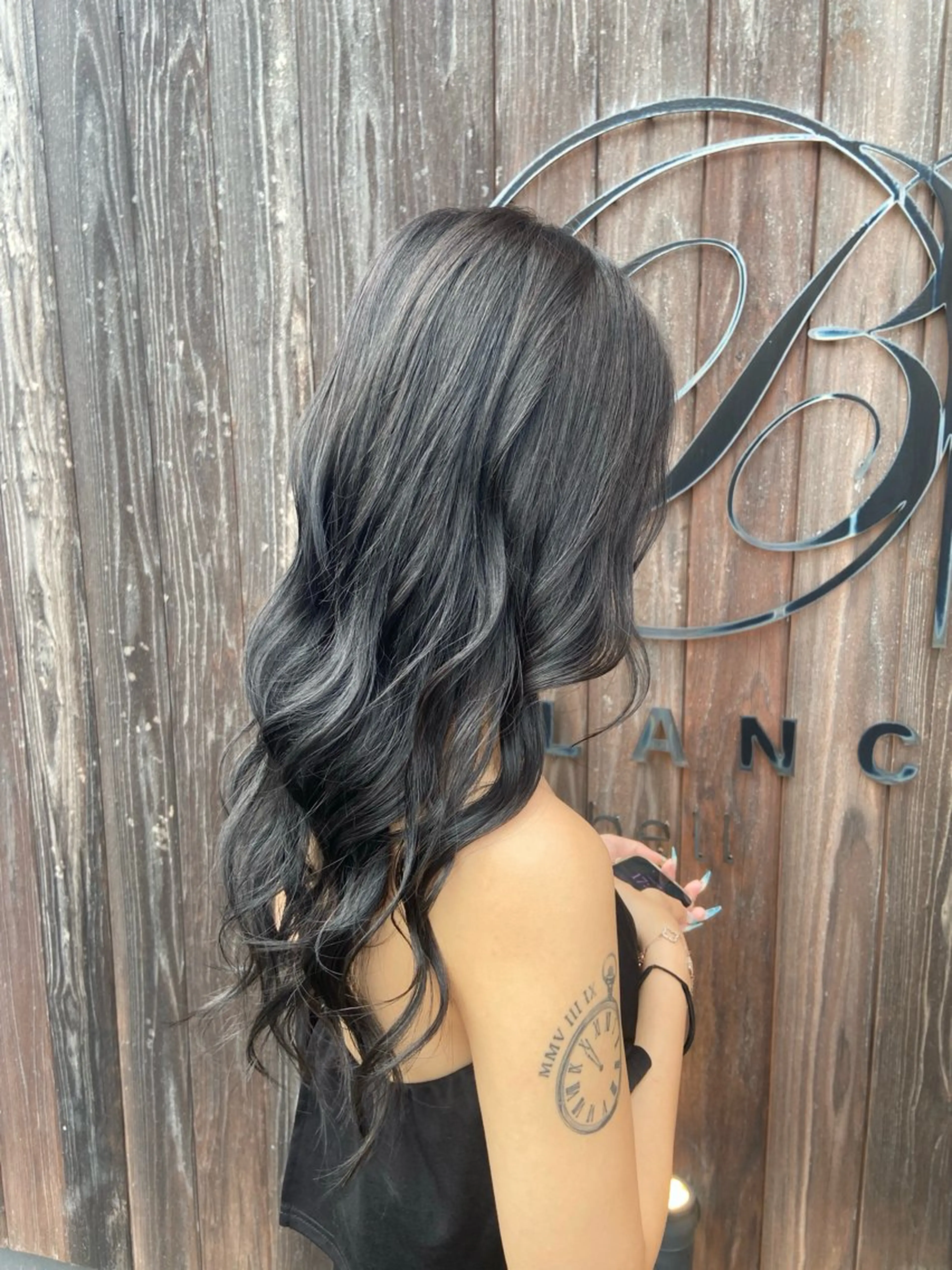 ロング ヘアカラー 小田部 愛のヘアスタイル