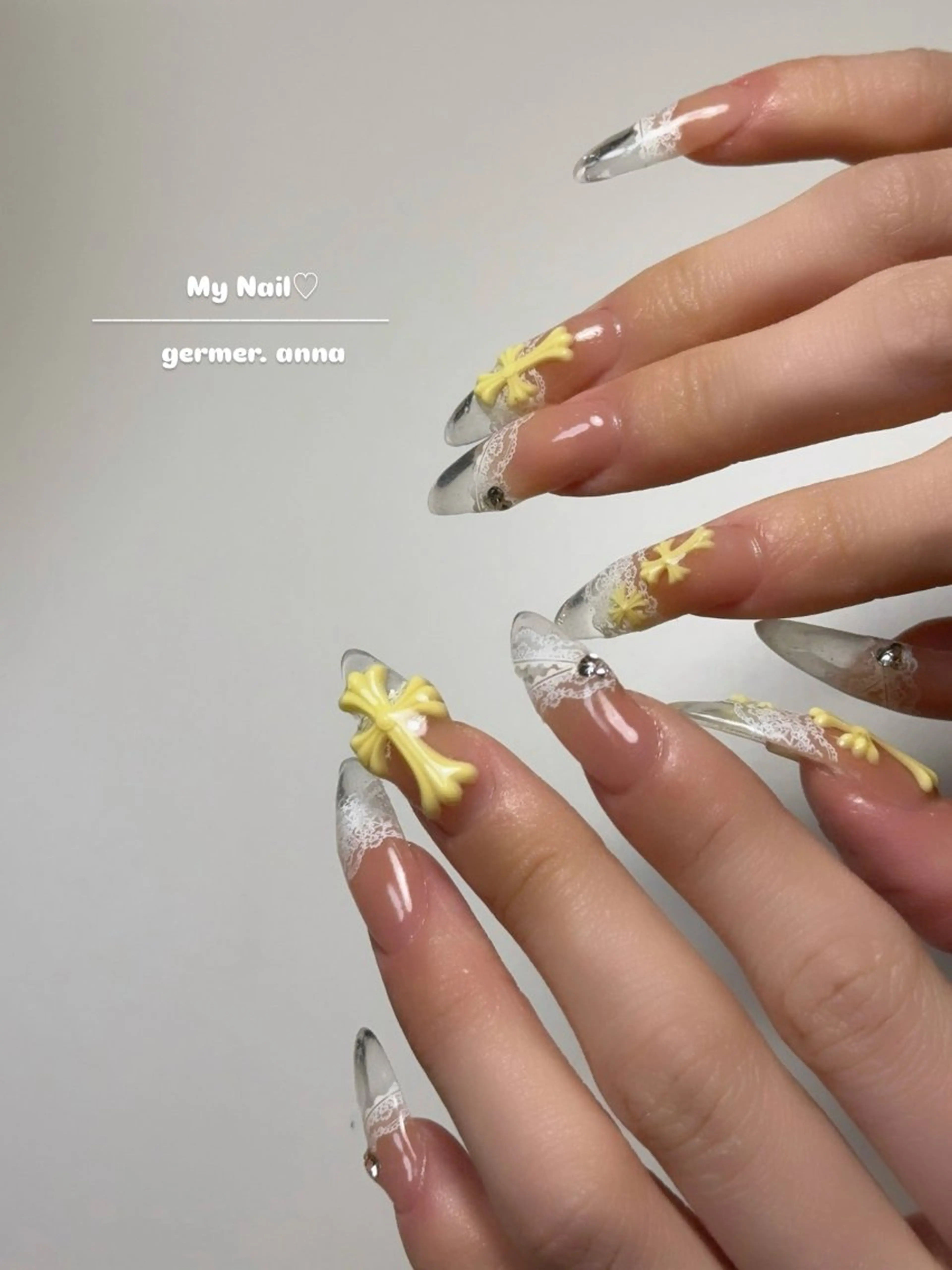 ネイル 黄色 ハンドネイル ハンドケア germer. annaのネイルデザイン