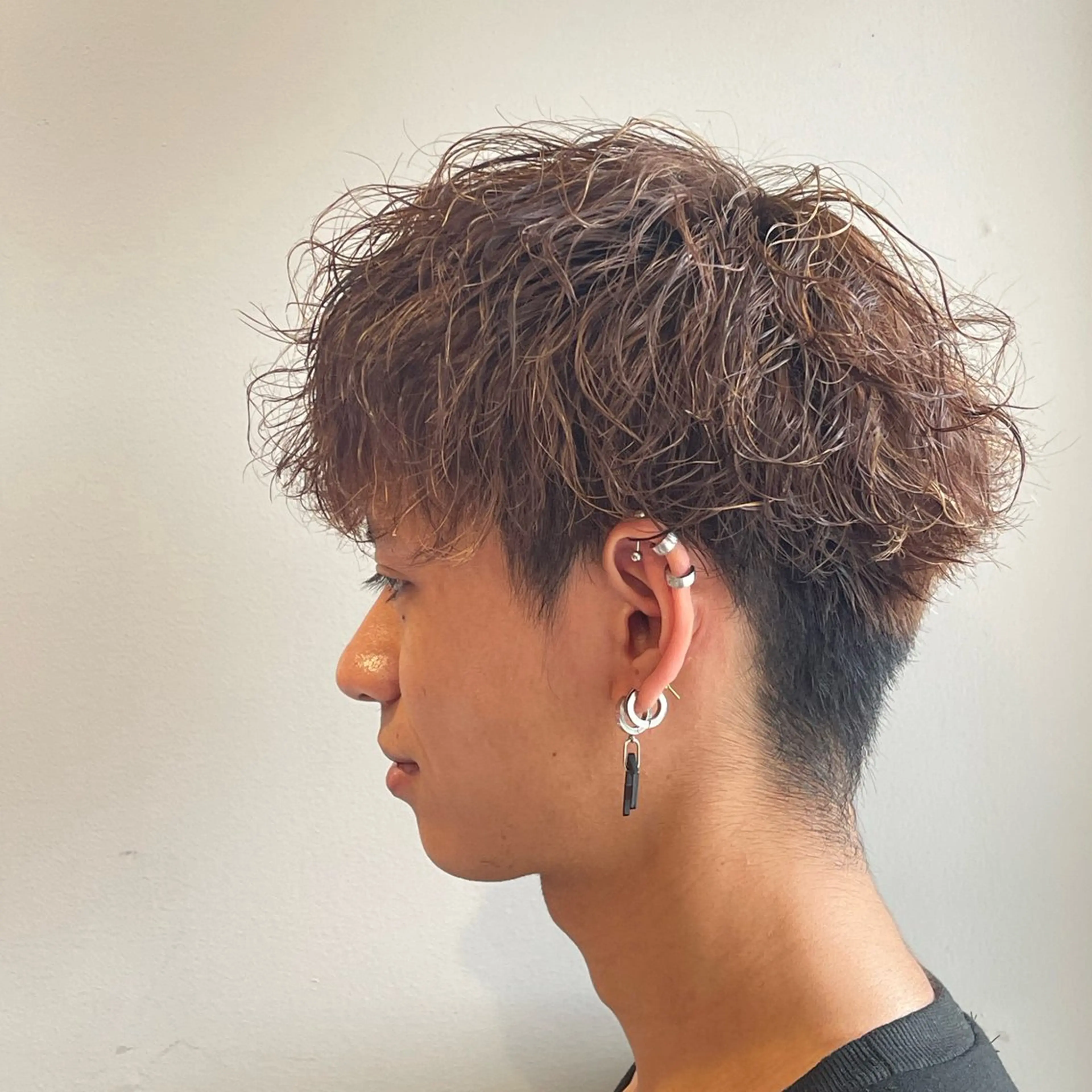 メンズ メンズハイライト メンズメッシュ メンズパーマ 川崎 龍馬のヘアスタイル