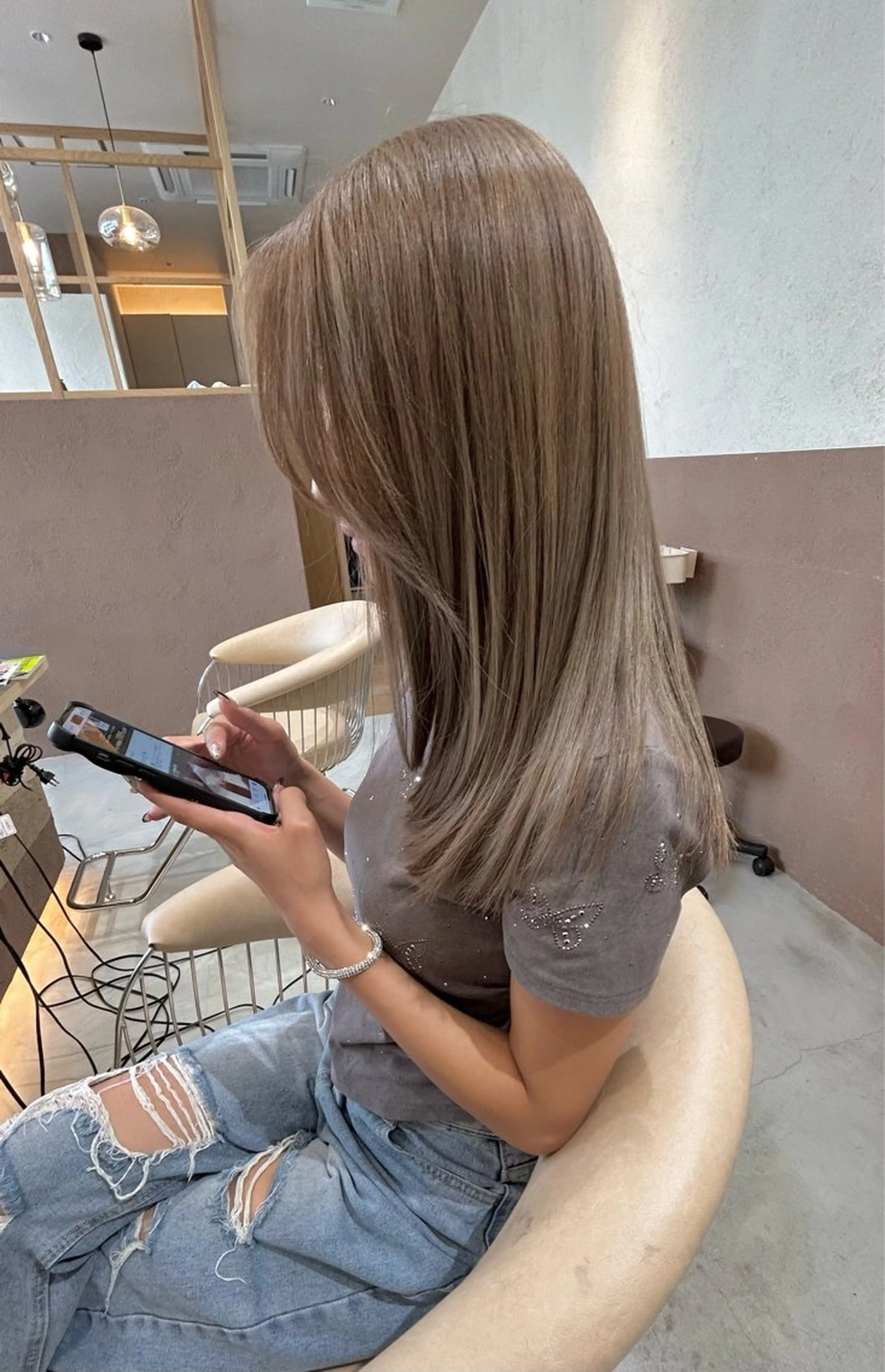 ミディアム 阿部野 明優梨のヘアスタイル