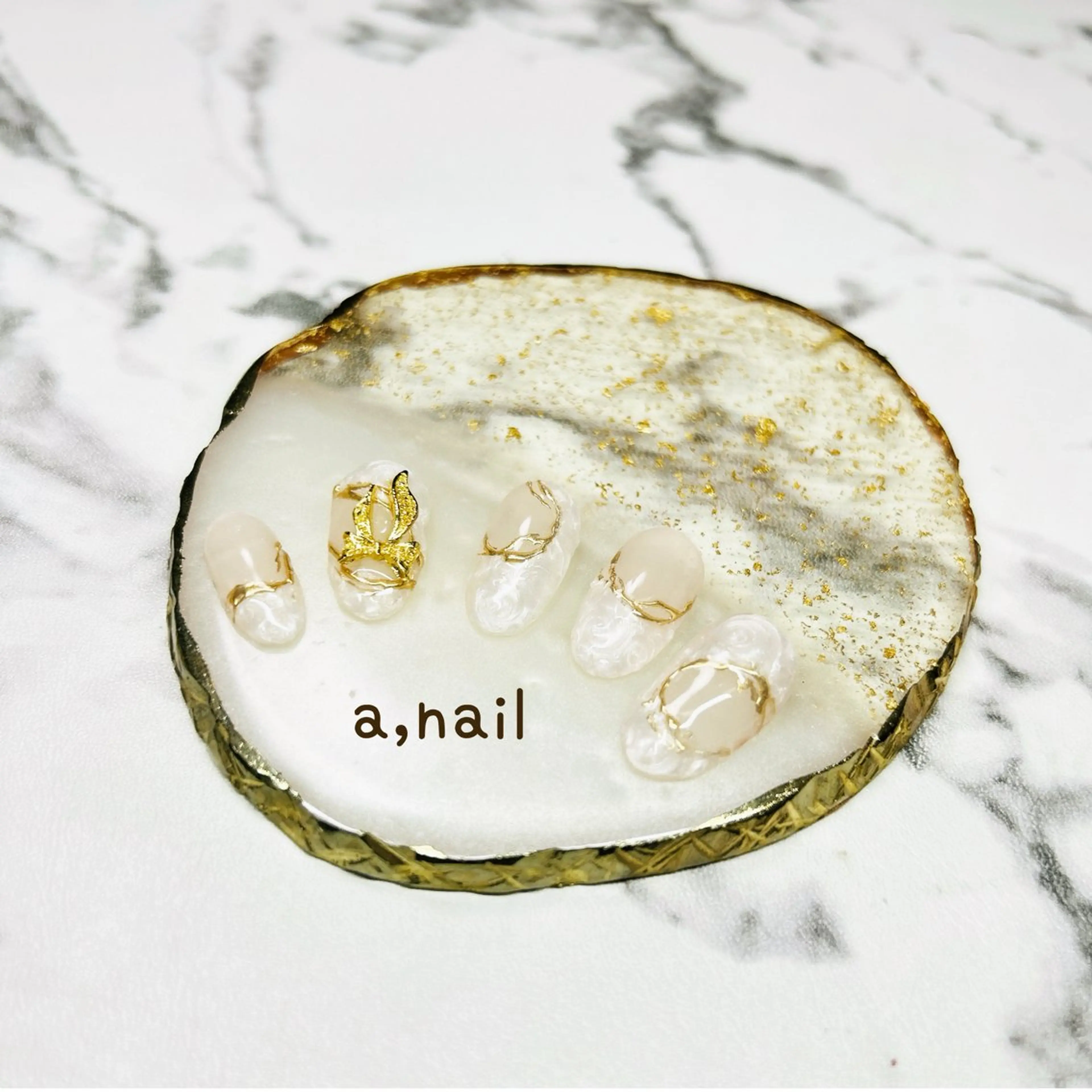 ネイル キラキラネイル ミラーネイル リボン シンプルネイル ブライダルネイル ハンドネイル ネイルサロン エーネイルのネイルデザイン