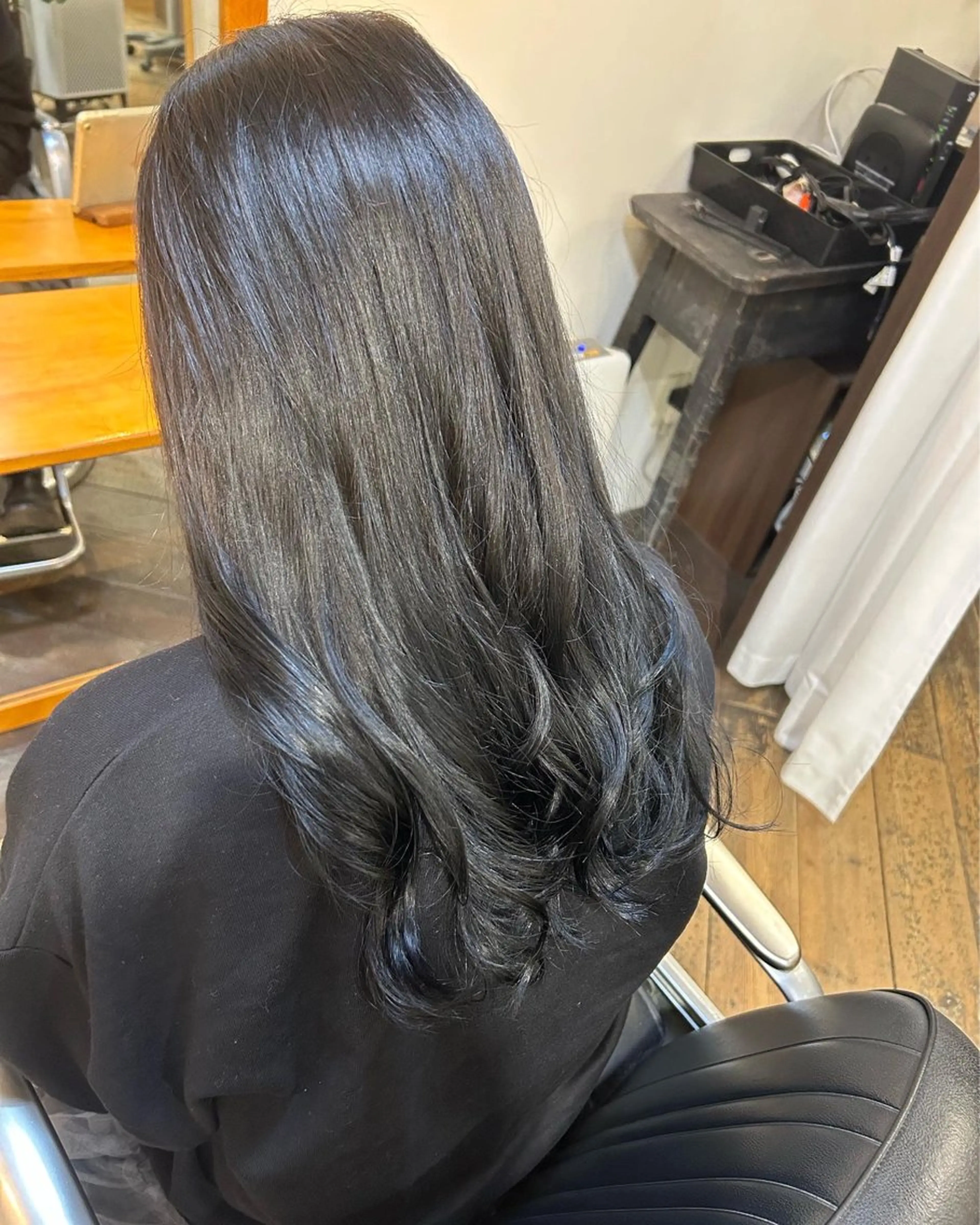 ロング カラー 黒髪 ブルーカラー ブルーブラック ハンズエミュ所属・handsemu🍀 komakiのヘアスタイル