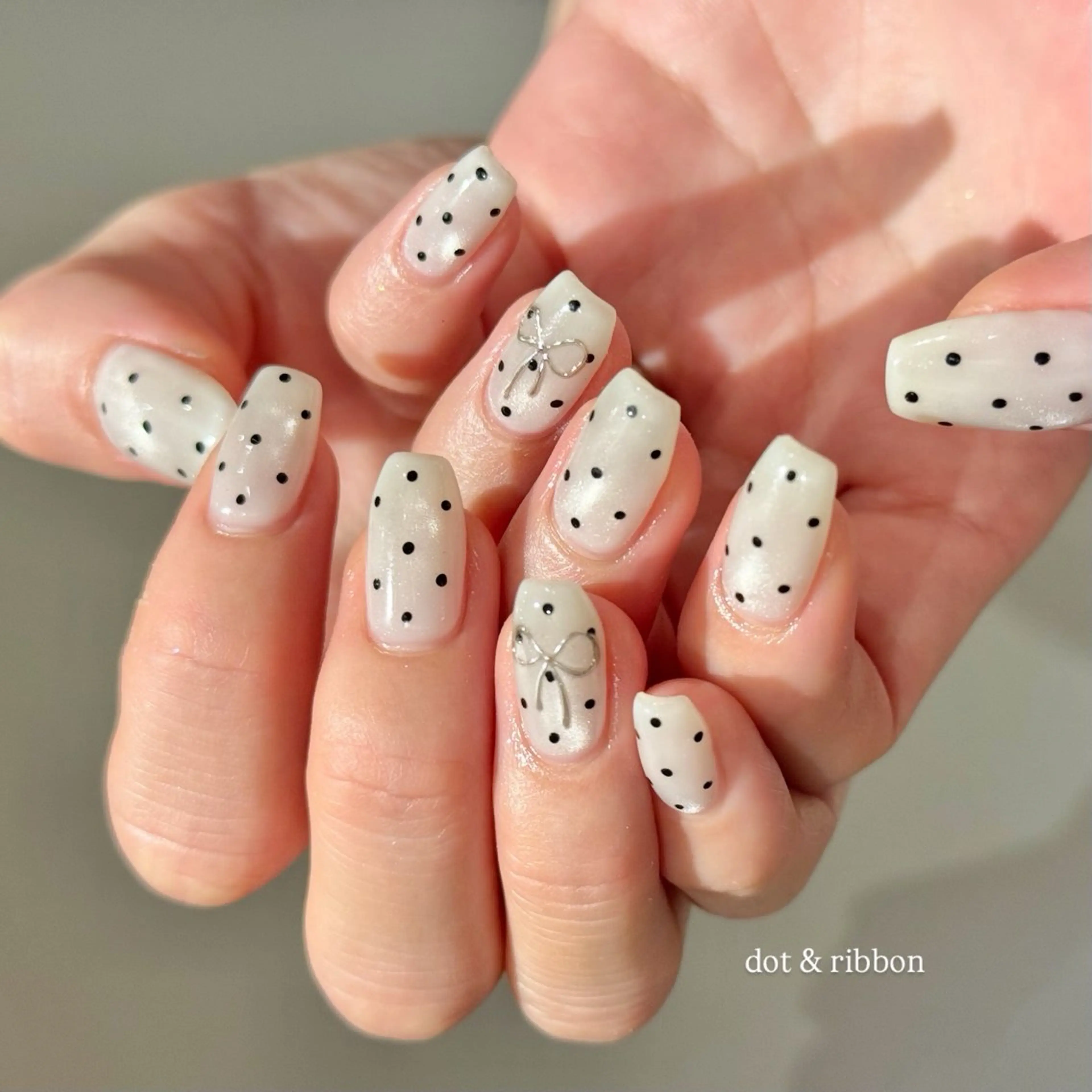 ネイル ドット 韓国ネイル マグネットネイル リボン 【 enn 】 Uzuka Yukaのネイルデザイン