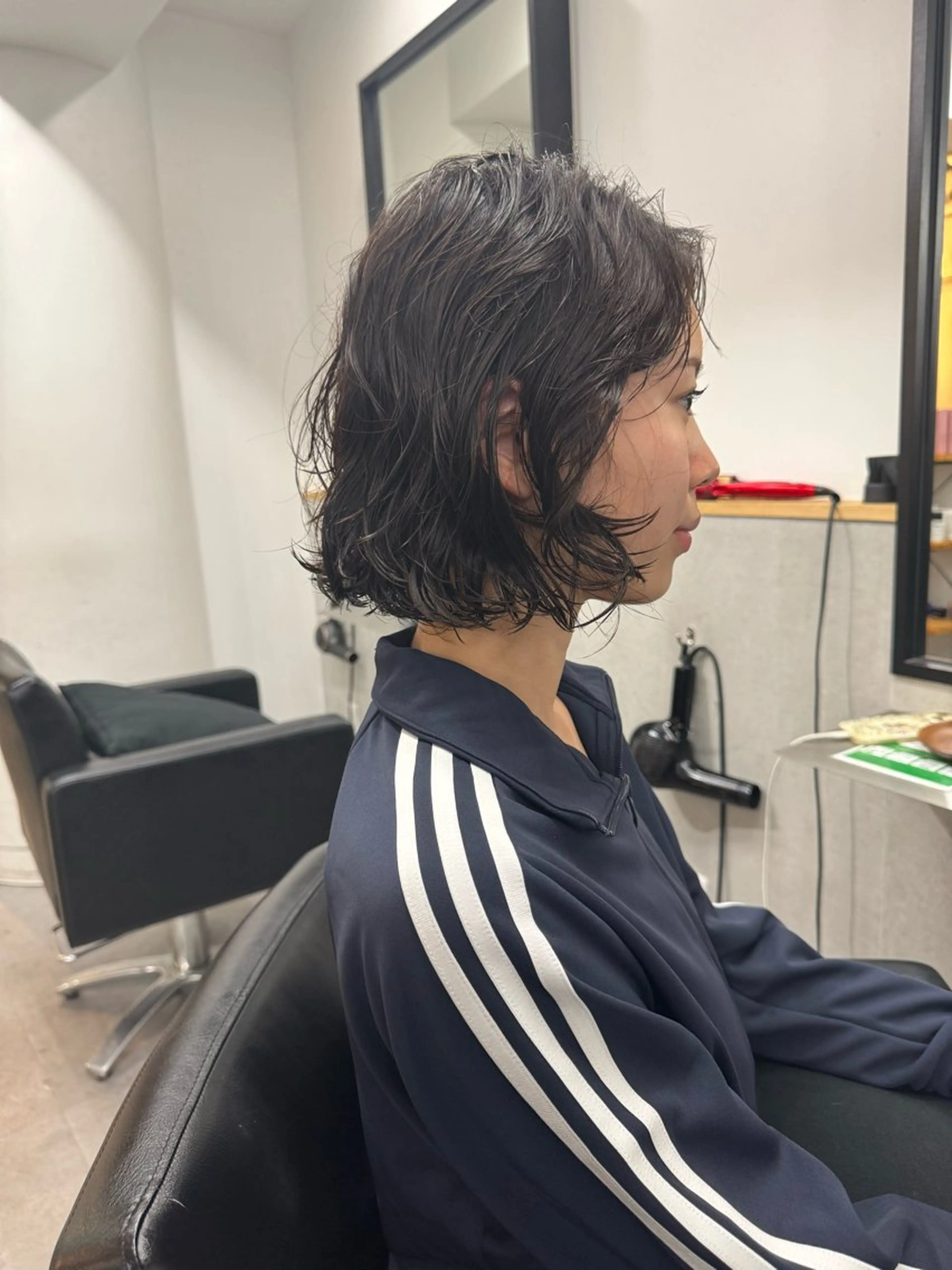 ショート カラー 切りっぱなしボブ レイヤー/縮毛矯正のヘアスタイル