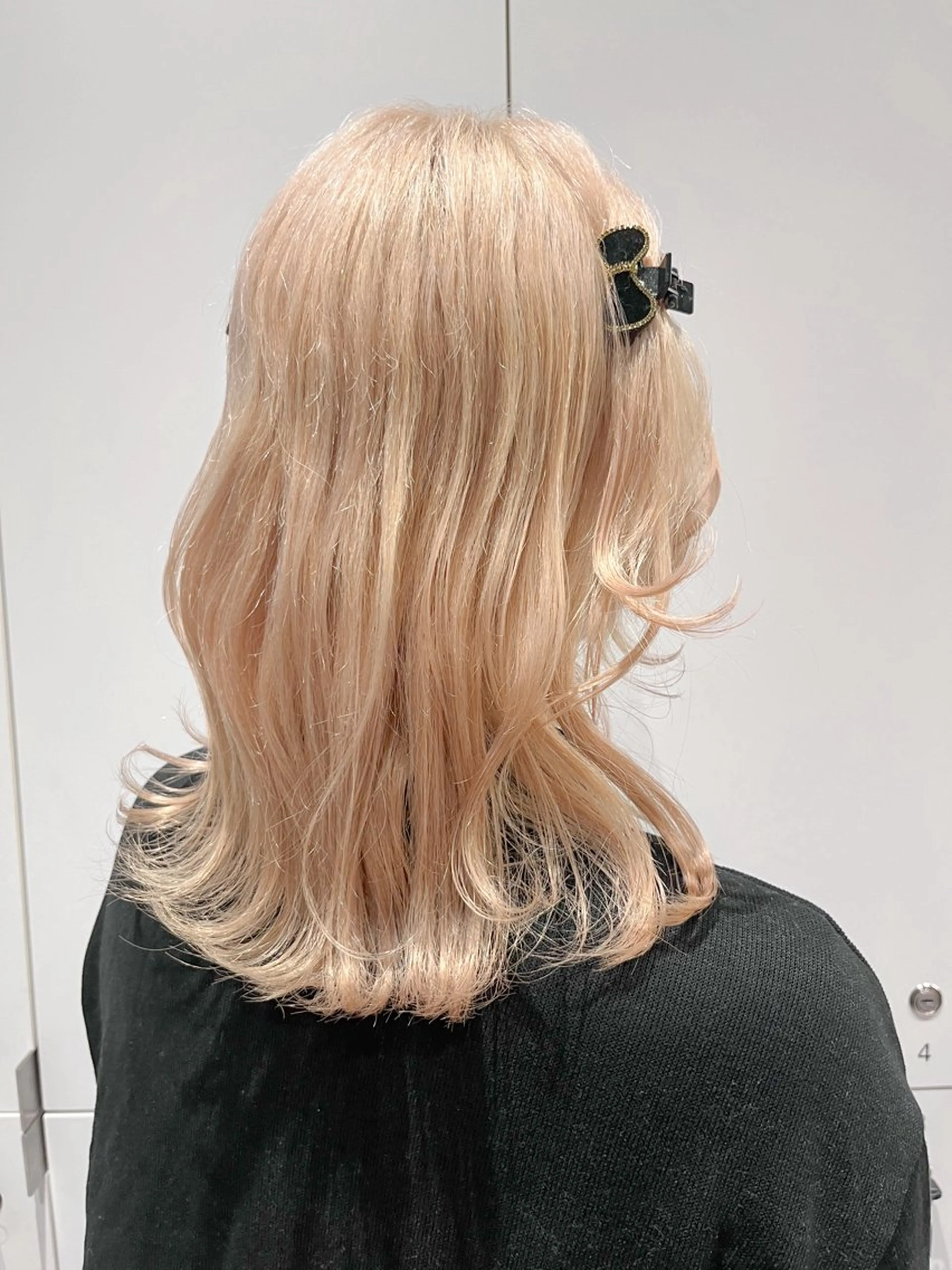 ロング カラー 抜きっぱなしブロンド ブロンド iLi🫧kim ryongna🦋のヘアスタイル