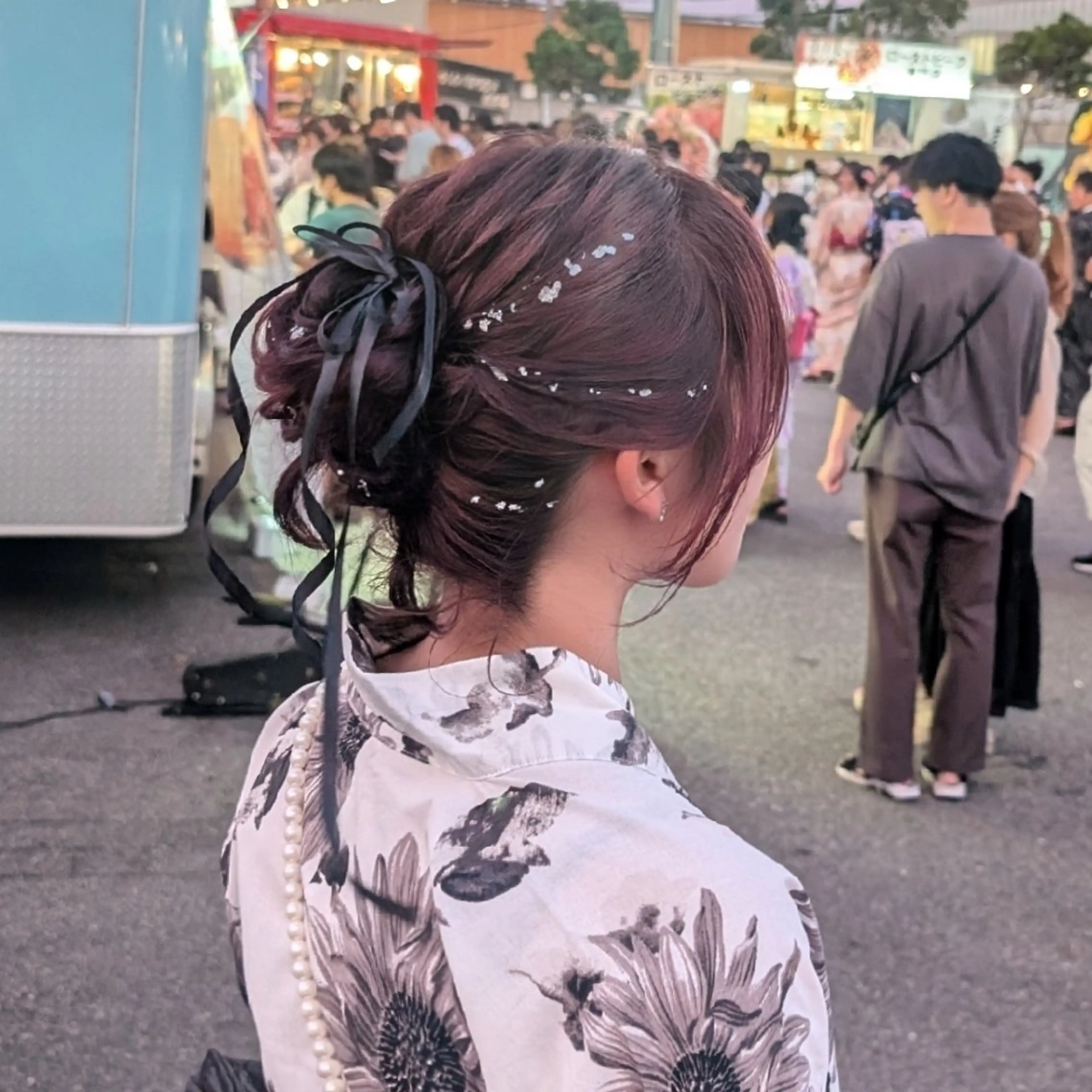 セミロング ヘアアレンジ お団子ヘア 彩桜/艶カラー/小顔 に見せるカット✂のヘアスタイル