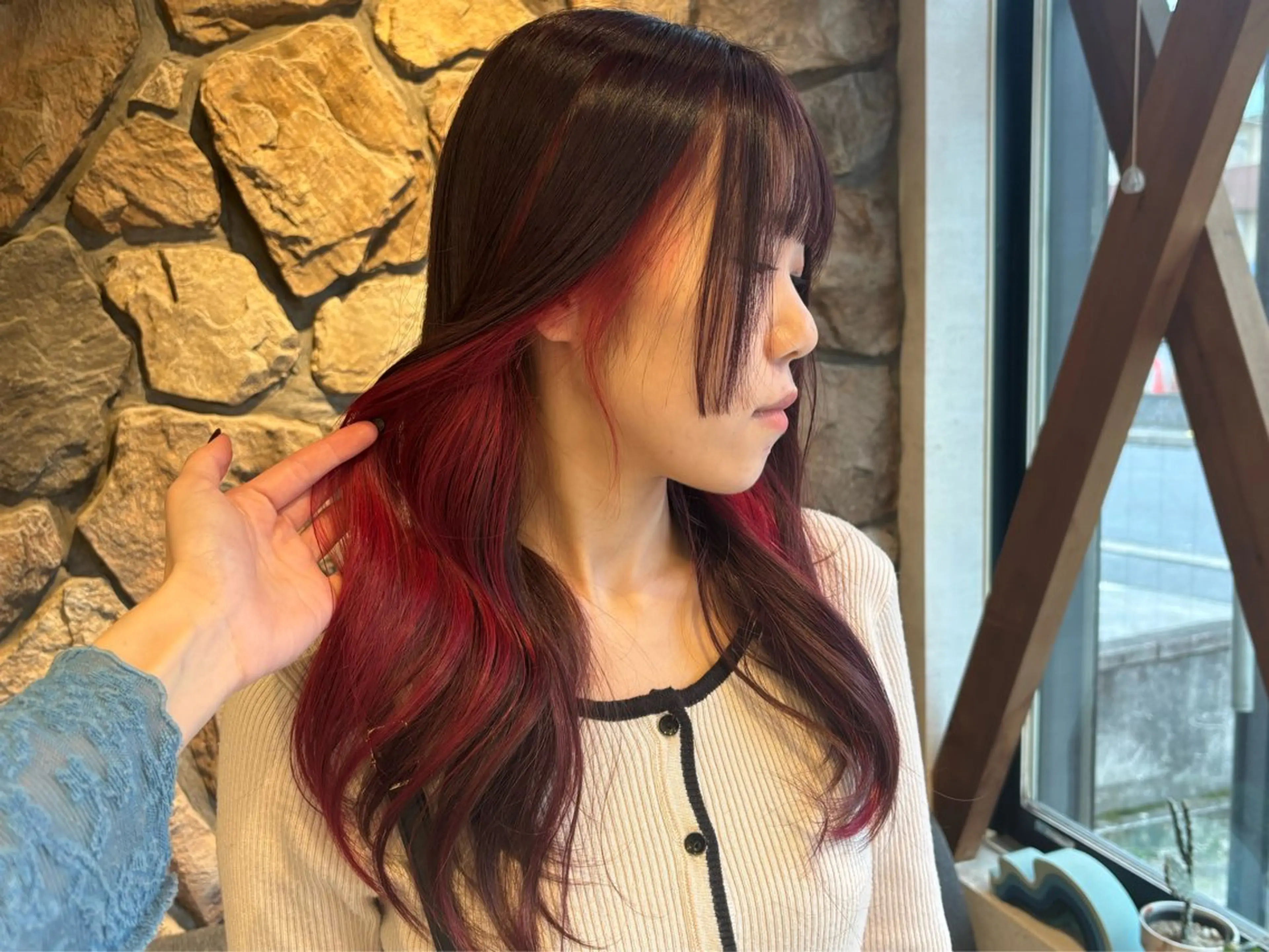 ロング ヘアカラー 小玉 唯依のヘアスタイル