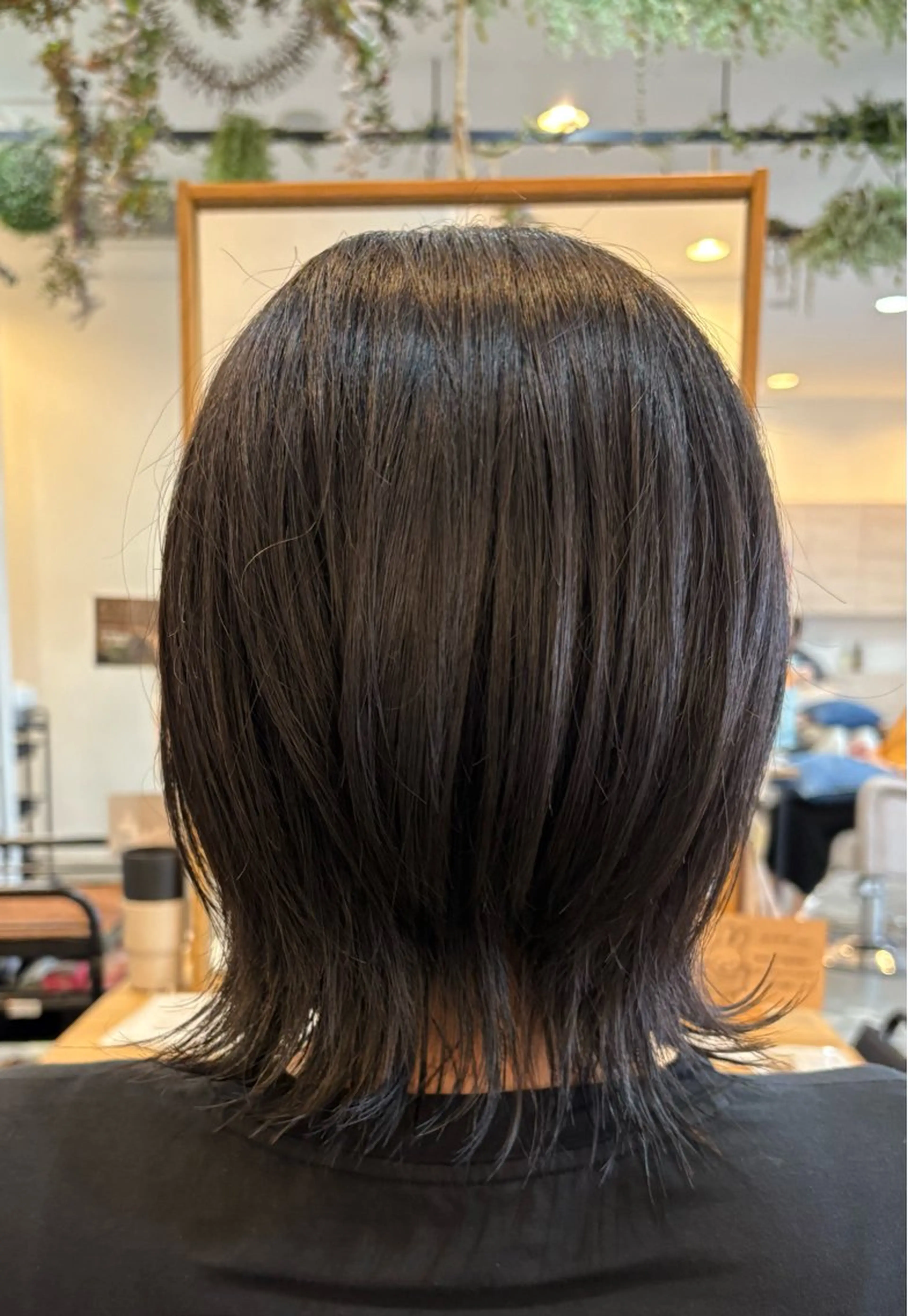 ミディアム くびれヘア レイヤーカット 外ハネヘア 新畑 京子のヘアスタイル