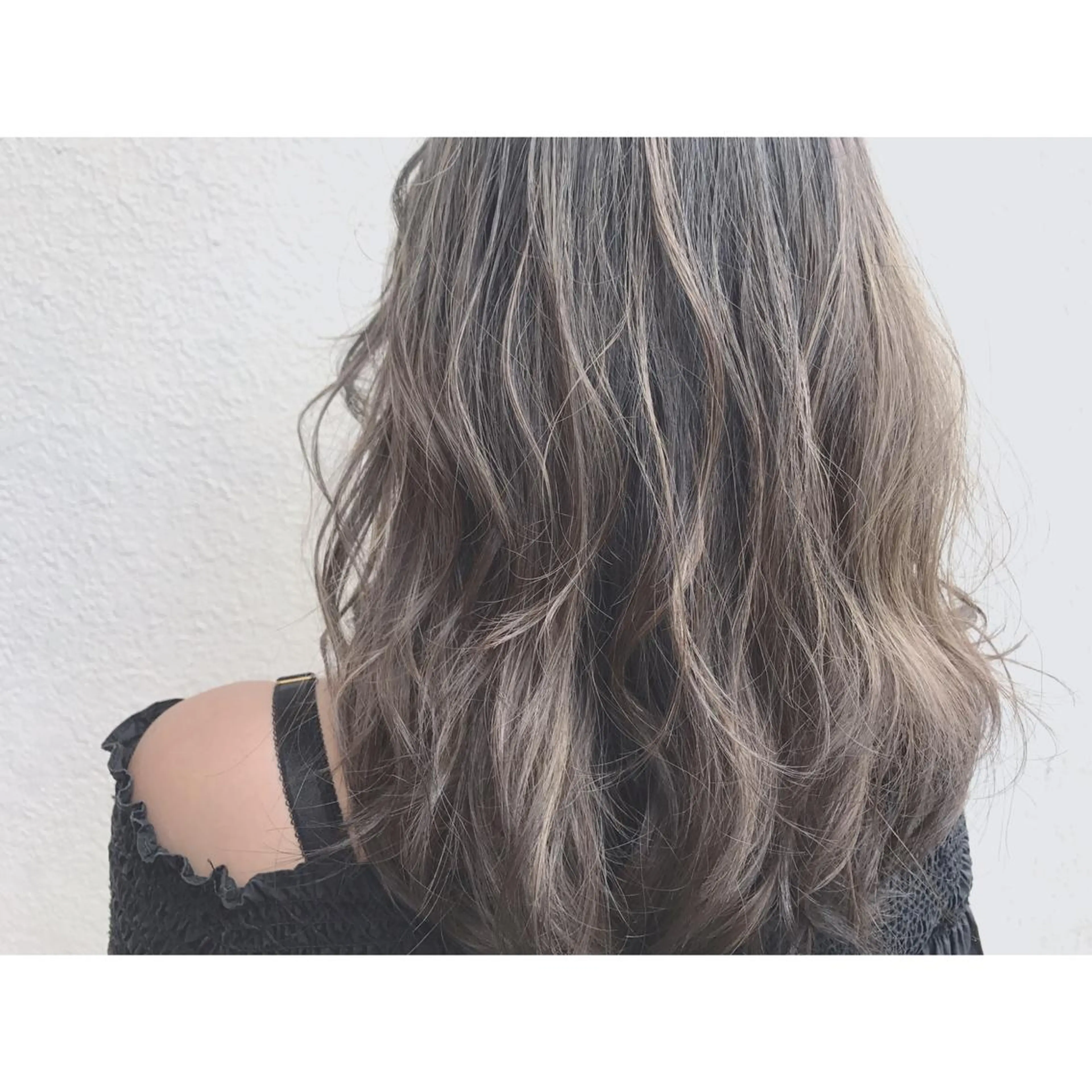 セミロング カラー なかにし まゆみのヘアスタイル