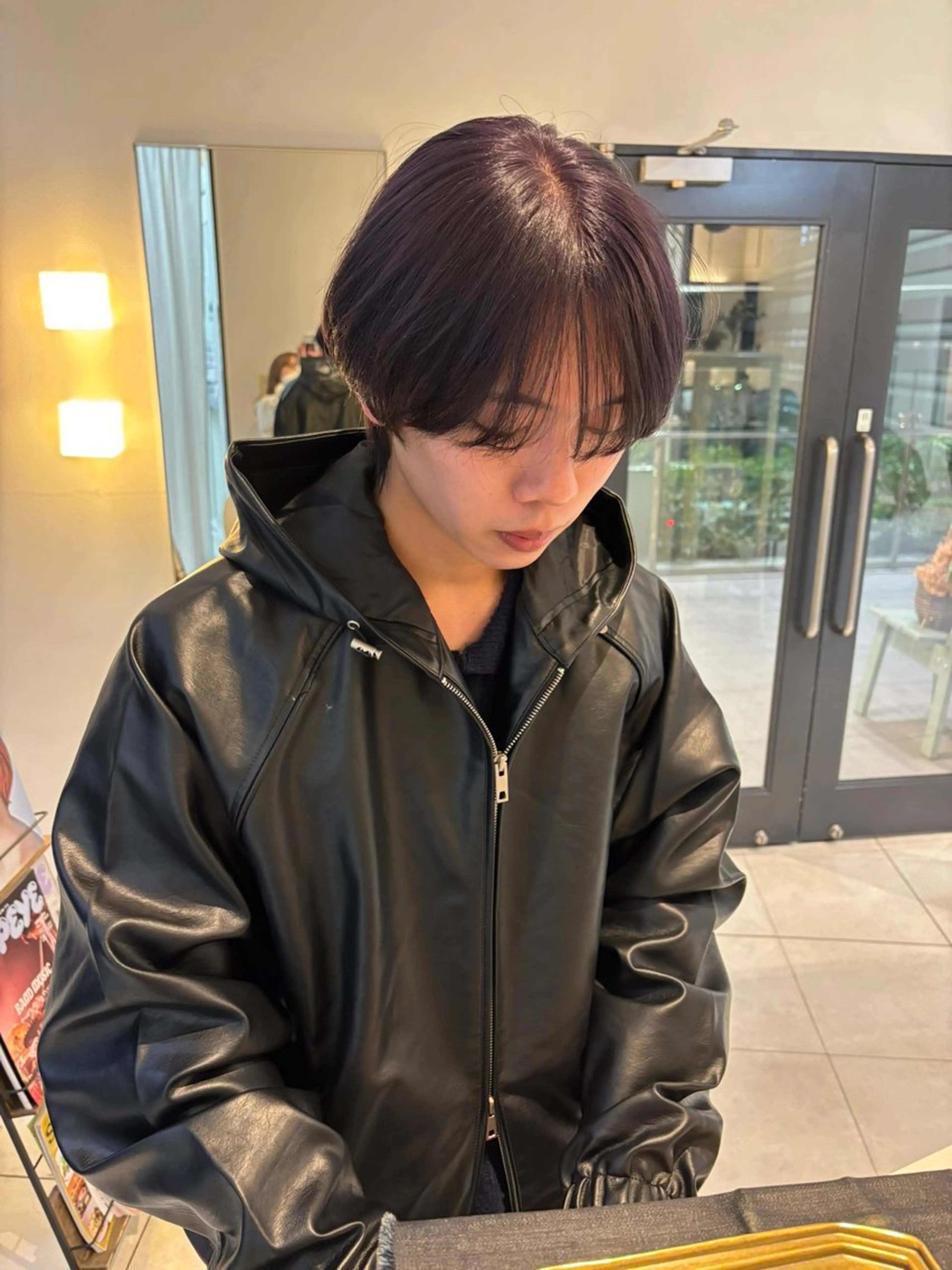 ショート カラー ハイトーンカラー ラベンダーカラー ラベンダーグレー くさかみさき🌼暖色 /耳つぼ/オタク🌼のヘアスタイル