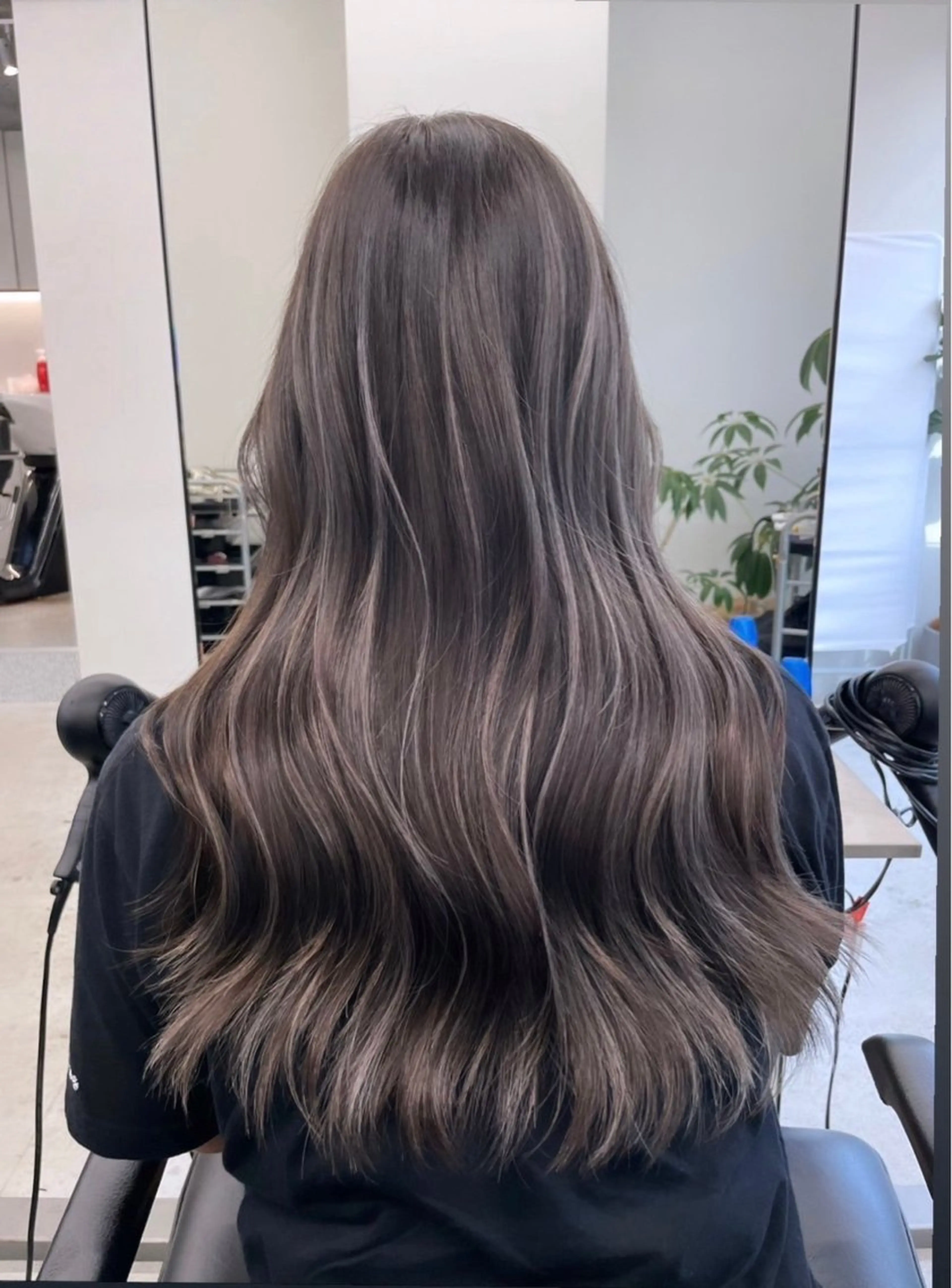 ロング カラー ベージュカラー ブリーチ ブラウンカラー ケアブリーチ カシス ヘアカラー レイヤーモデル 募集中🕊️正源のヘアスタイル