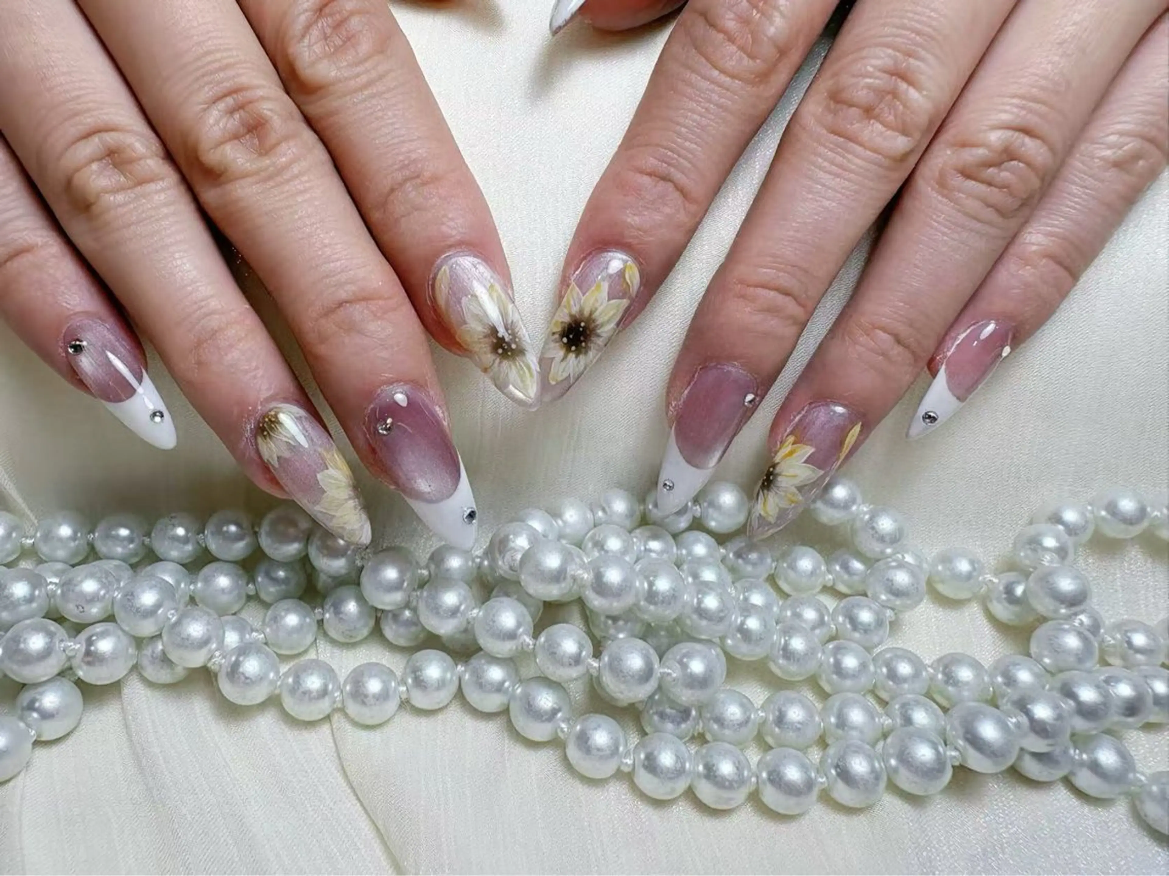 ネイル ハンドネイル MoonNail ユリ🌸のネイルデザイン